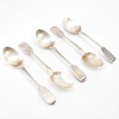 GROUP OF VICTORIAN HALLMARKED SILVER FIDDLE PATTERN SPOONS