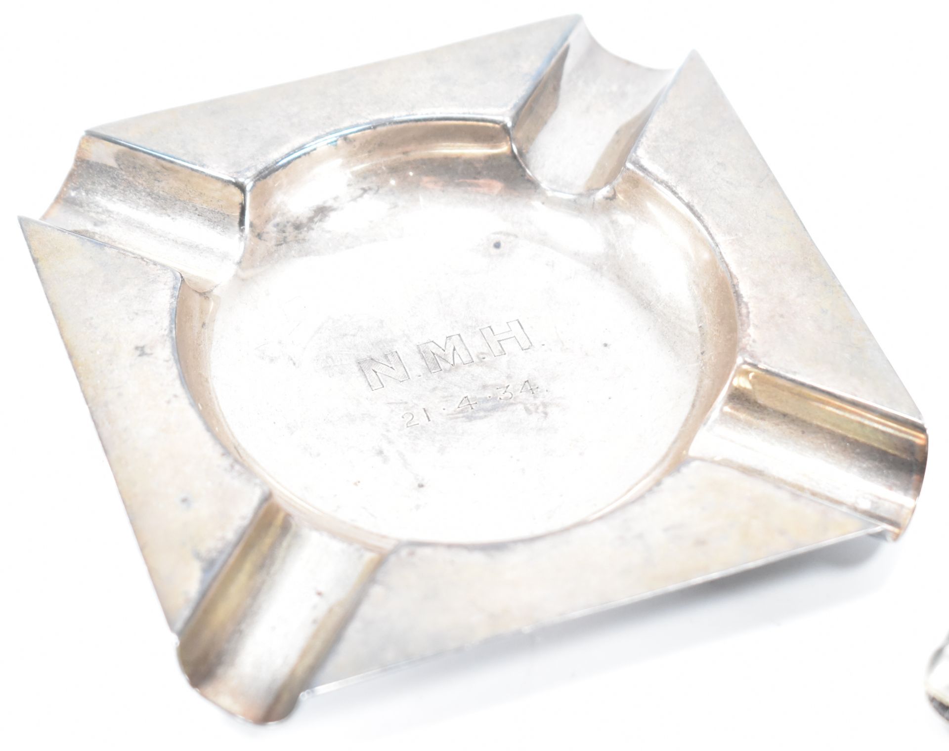 1930S SILVER HALLMARKED ASH TRAY & WHITE METAL VESTA - Bild 2 aus 5