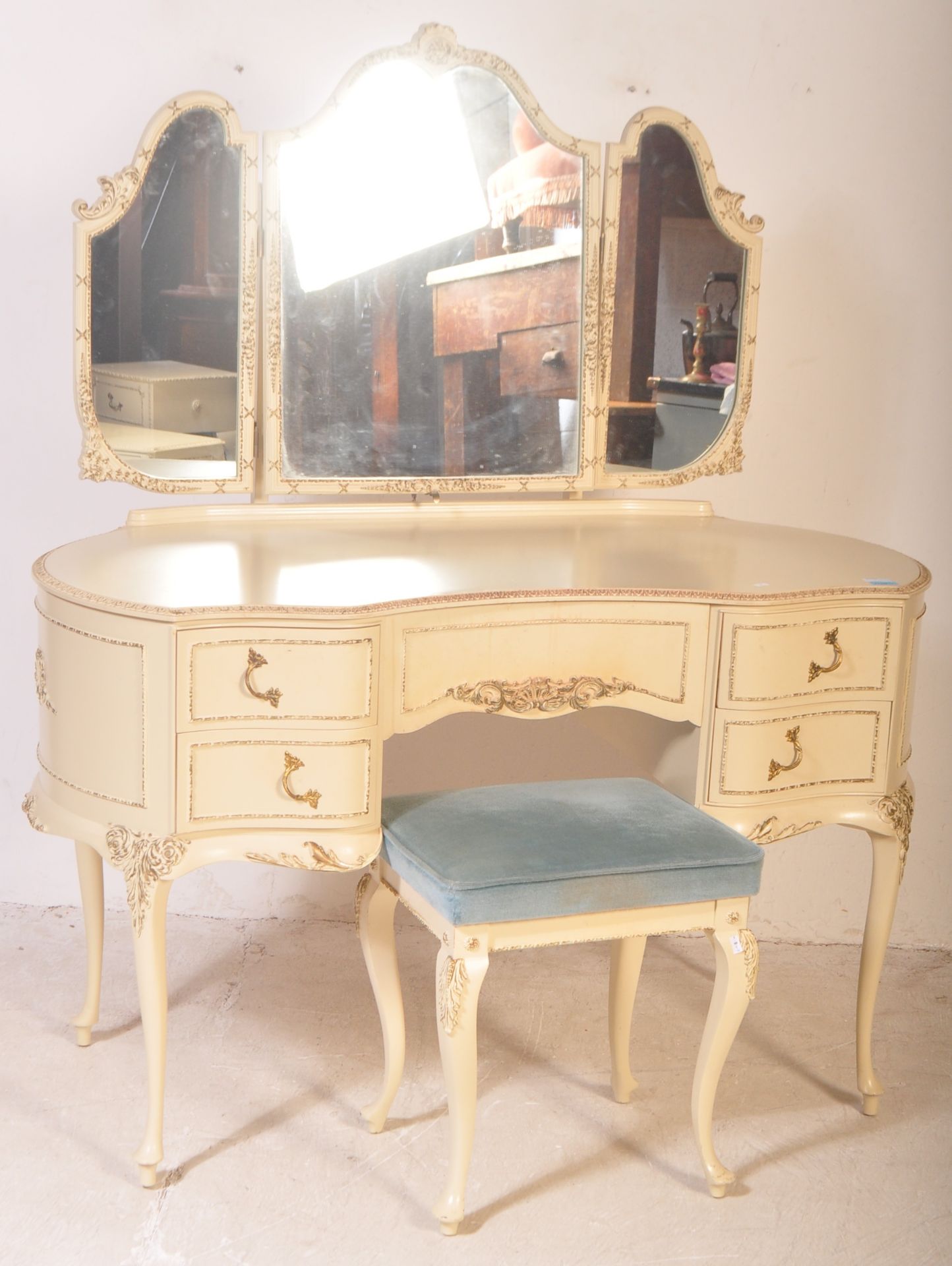 LOUIS XV STYLE PAINTED DRESSING TABLE - Image 6 of 7