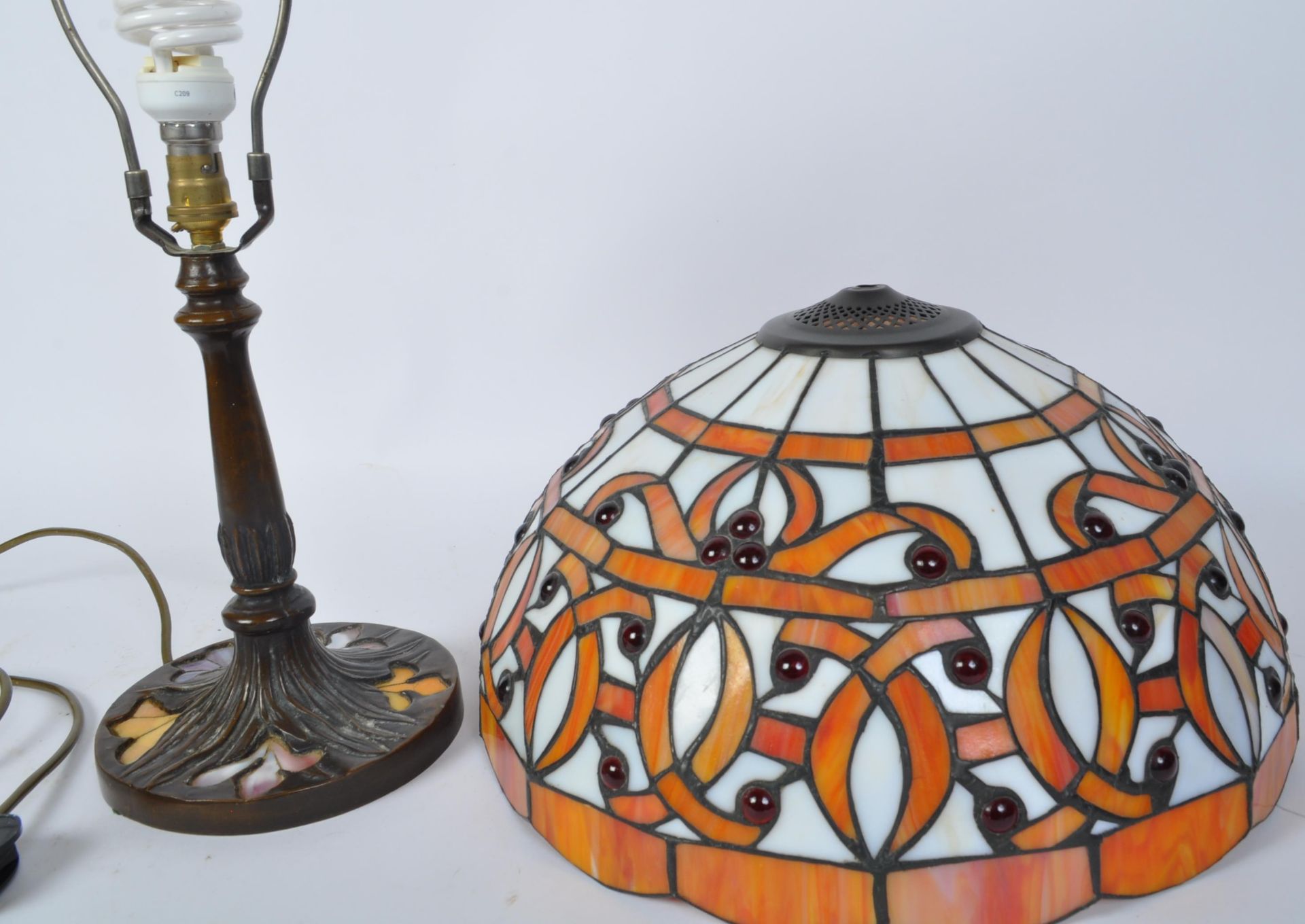 LARGE TIFFANY ART NOUVEAU STYLE TABLE LAMP - Image 6 of 7