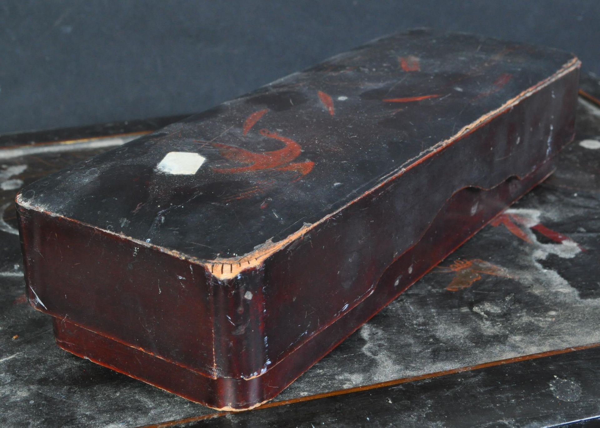 LARGE CHINESE BLACK LAQUER & CHINOISERIE JEWELLERY BOX - Image 5 of 6