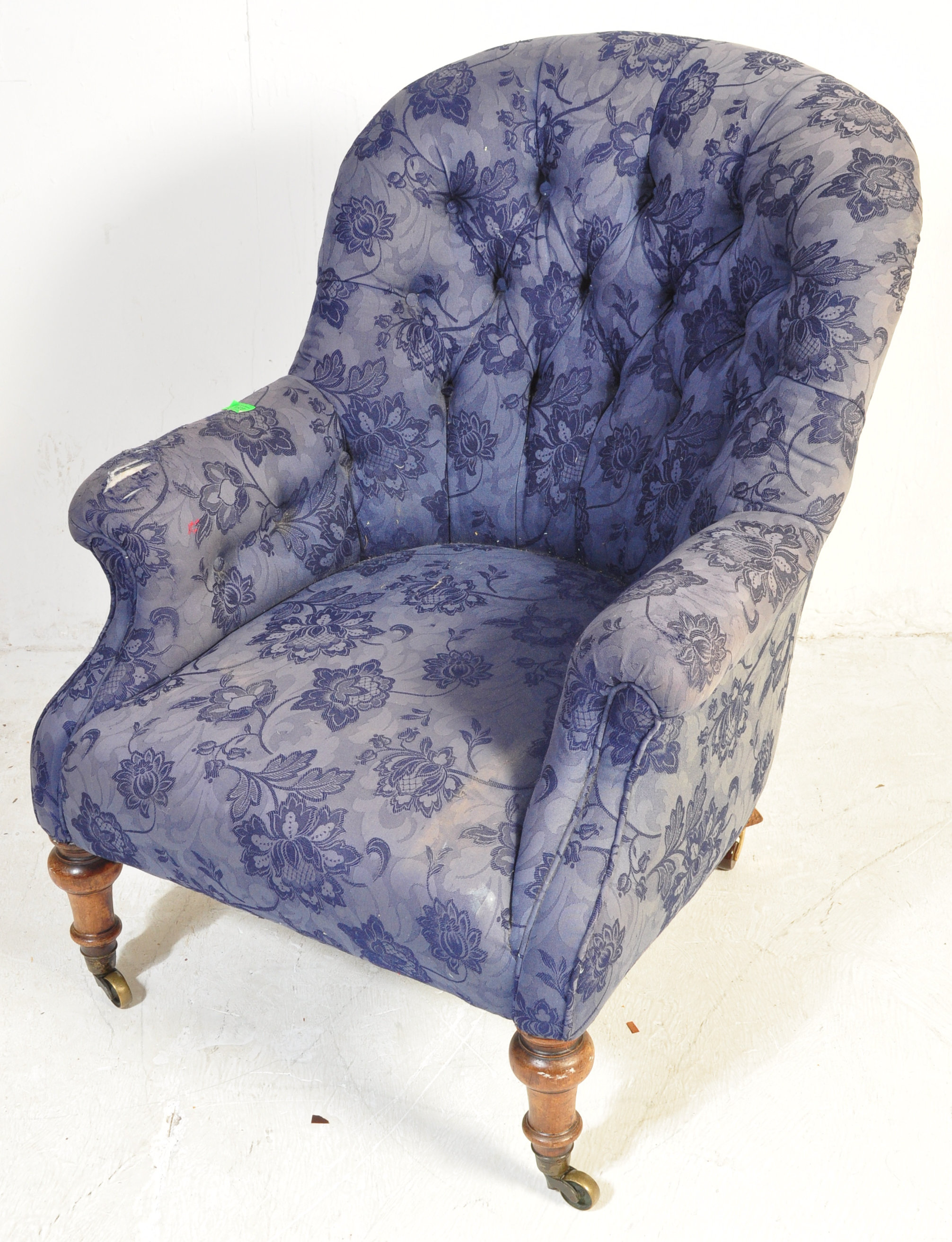 VICTORIAN 19TH CENTURY UPHOLSTERED ARMCHAIR - Image 2 of 6