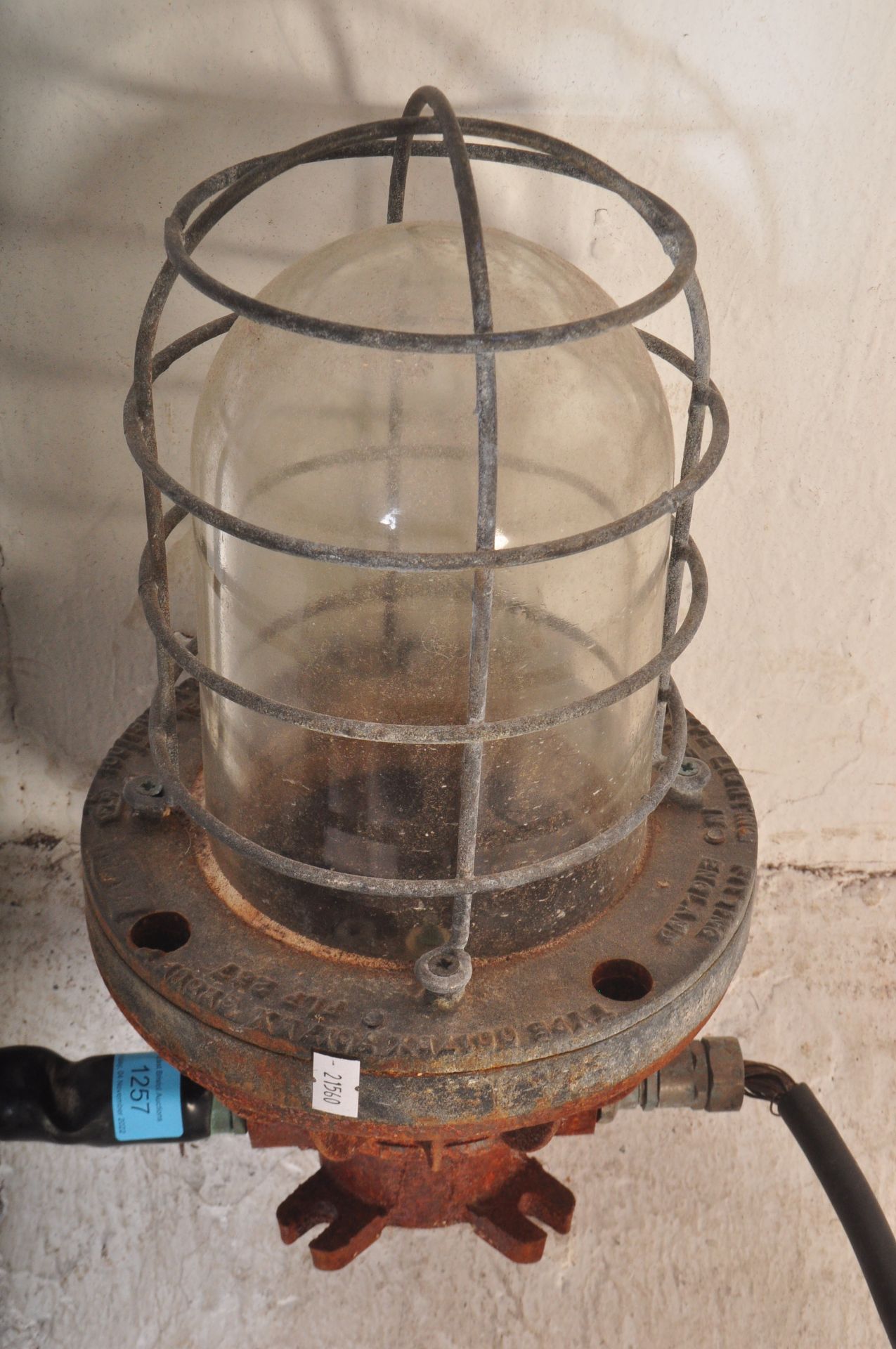 INDUSTRIAL WALL MOUNTED WAREHOUSE BULK HEAD LIGHT - Image 4 of 6