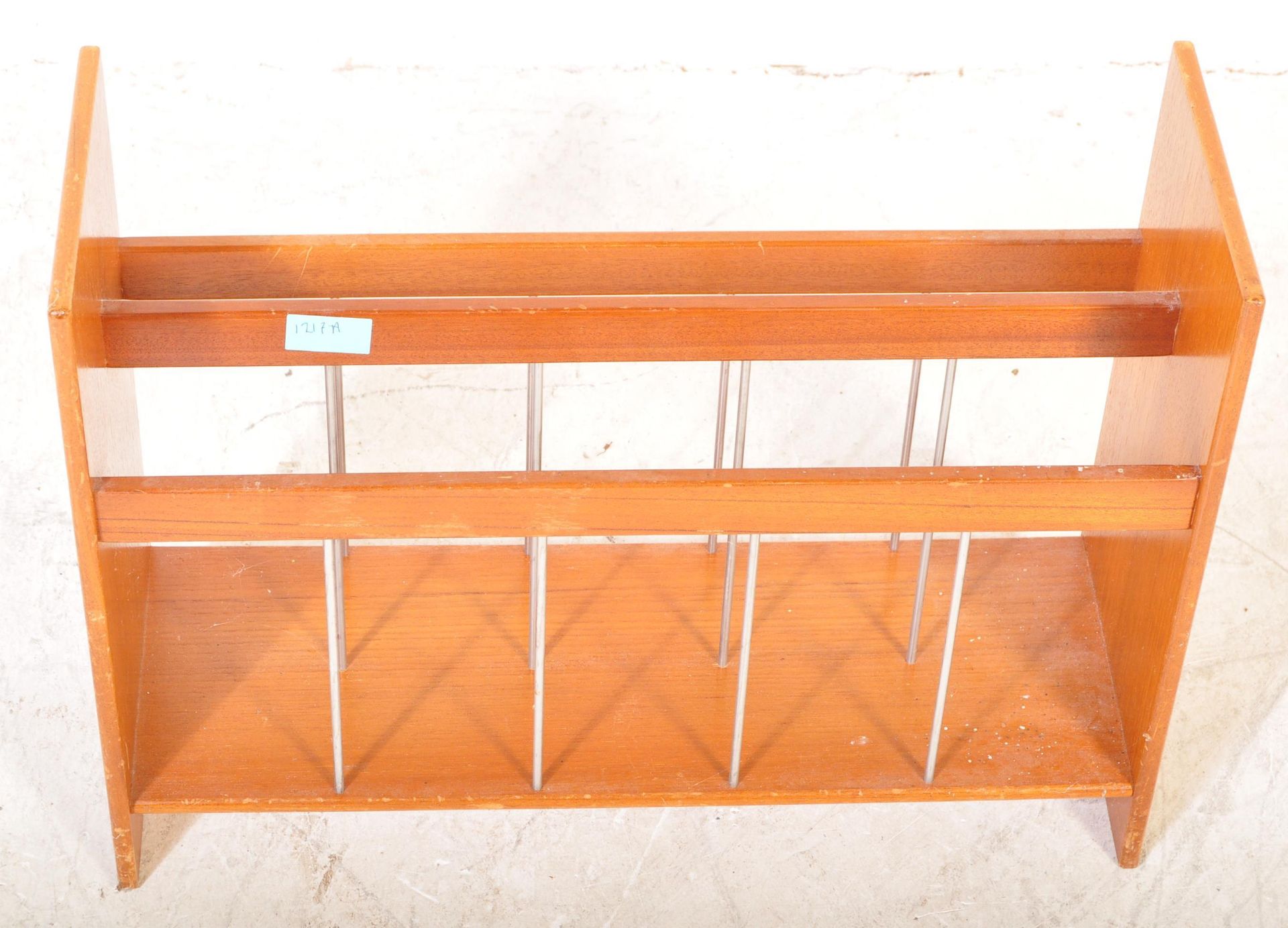 VINTGE MID 20TH CENTURY TEAK WOOD MAGAZINE RACK - Image 4 of 5