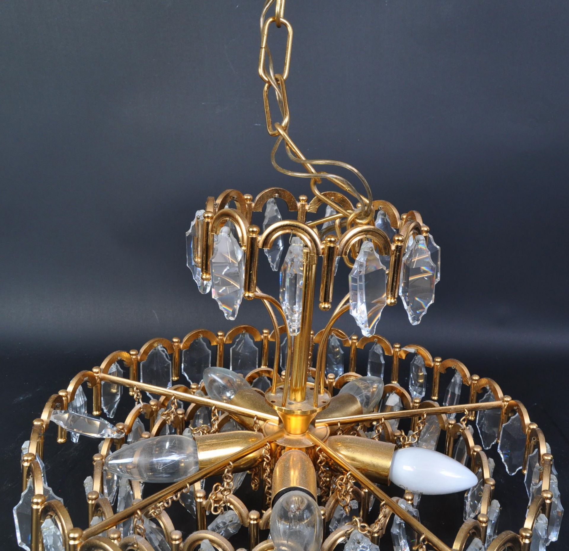 VINTAGE GILT METAL & CRYSTAL GLASS CHADELIER CELING LIGHT SHADE - Image 4 of 5