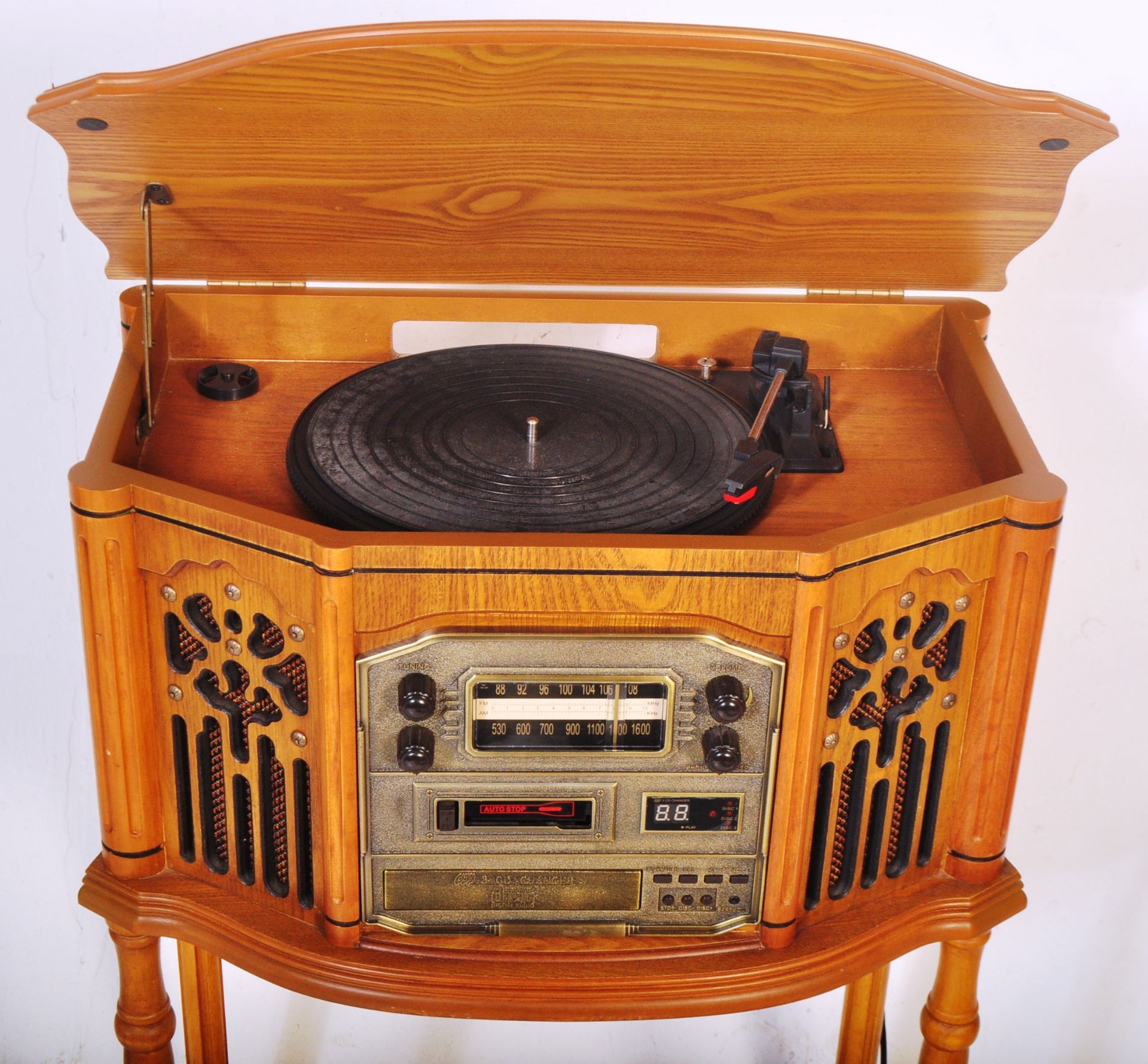 VINTAGE CANTERBURY CASSETTE / CD PLAYER / RADIO PHONOGRAPH - Image 4 of 6