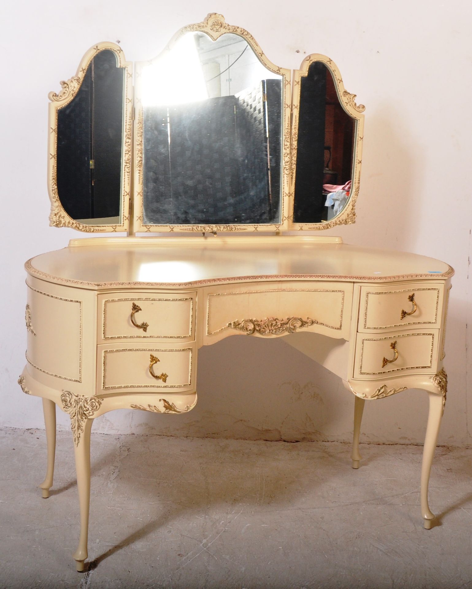 LOUIS XV STYLE PAINTED DRESSING TABLE
