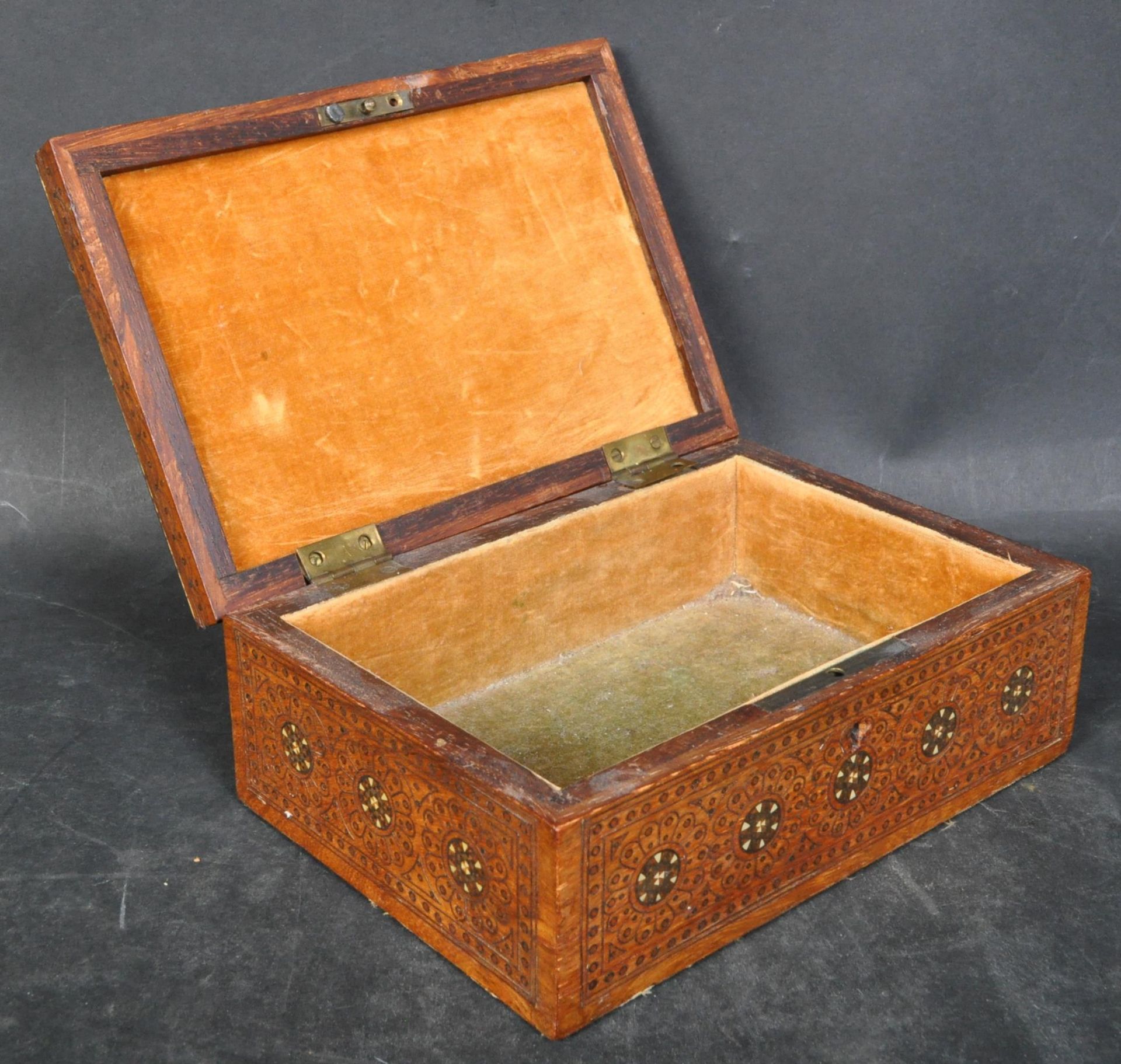 19TH CENTURY BRASS INLAID AND ABALONE CASKET JEWELLERY BOX - Image 2 of 5