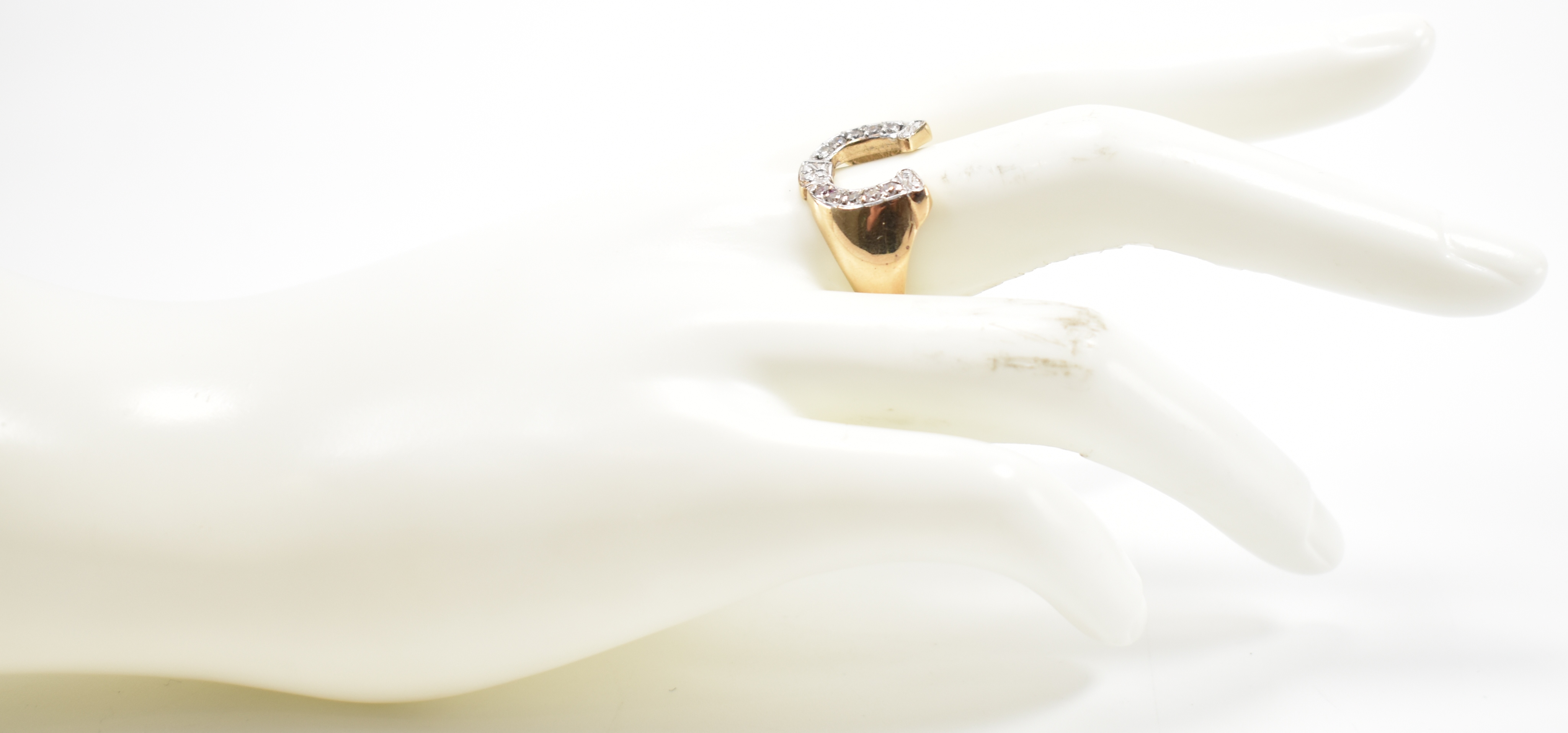 HALLMARKED 9CT GOLD & WHITE STONE HORSESHOE RING - Image 8 of 8