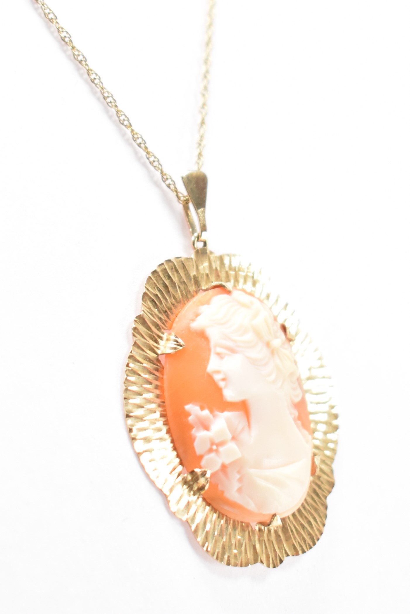 HALLMARKED 9CT GOLD & CARVED SHELL CAMEO PENDANT - Image 2 of 6