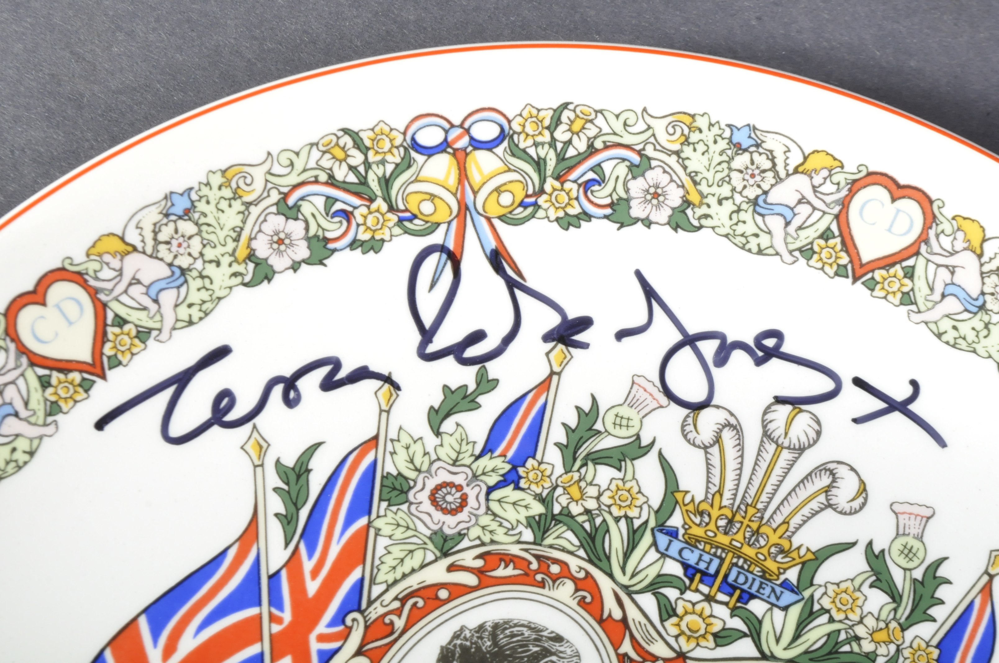 ONLY FOOLS & HORSES - DEL BOY'S CHARLES & DIANA PLATE - SIGNED - Image 2 of 7