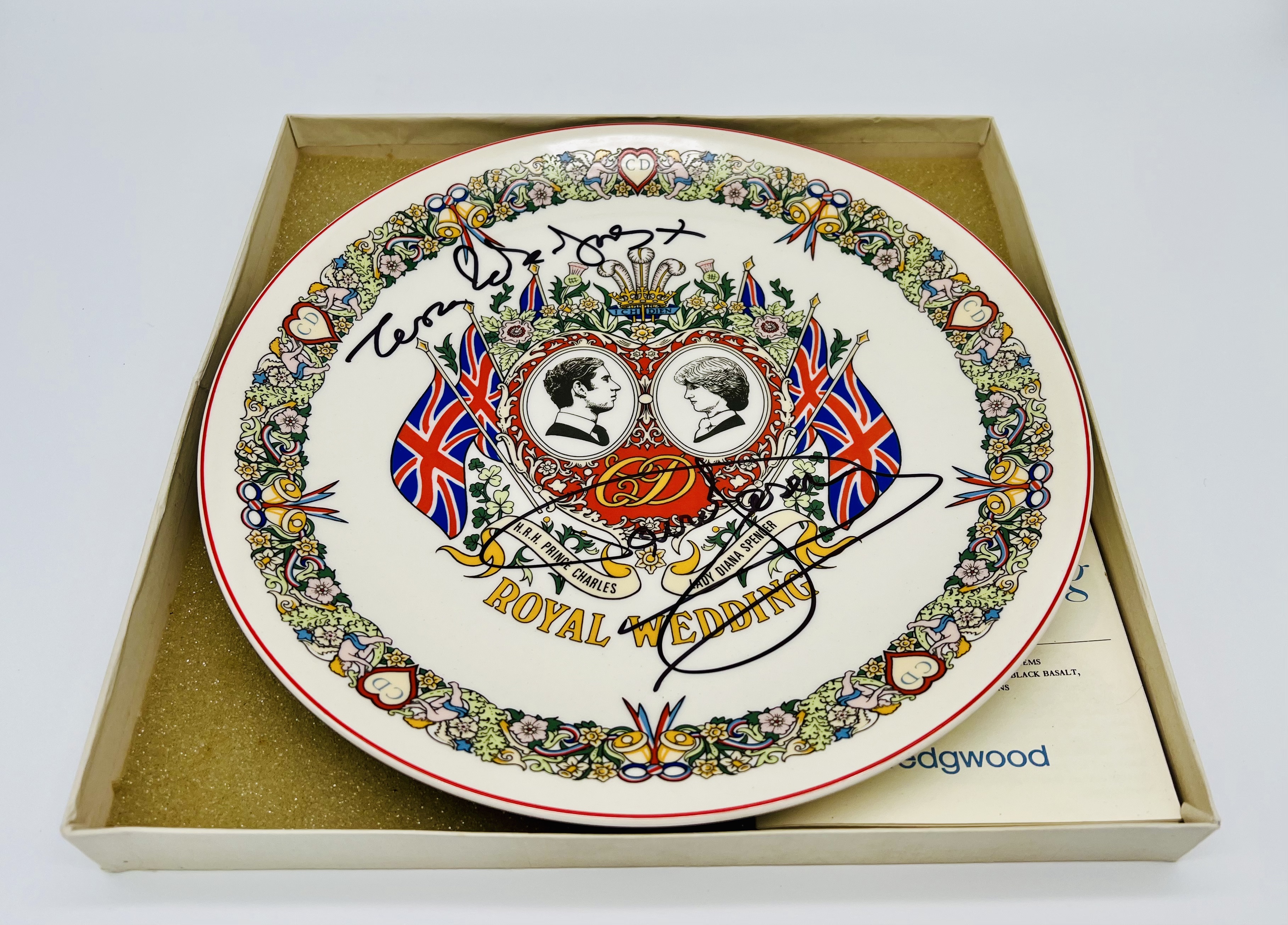 ONLY FOOLS & HORSES - DEL BOY'S CHARLES & DIANA PLATE - SIGNED - Image 5 of 7