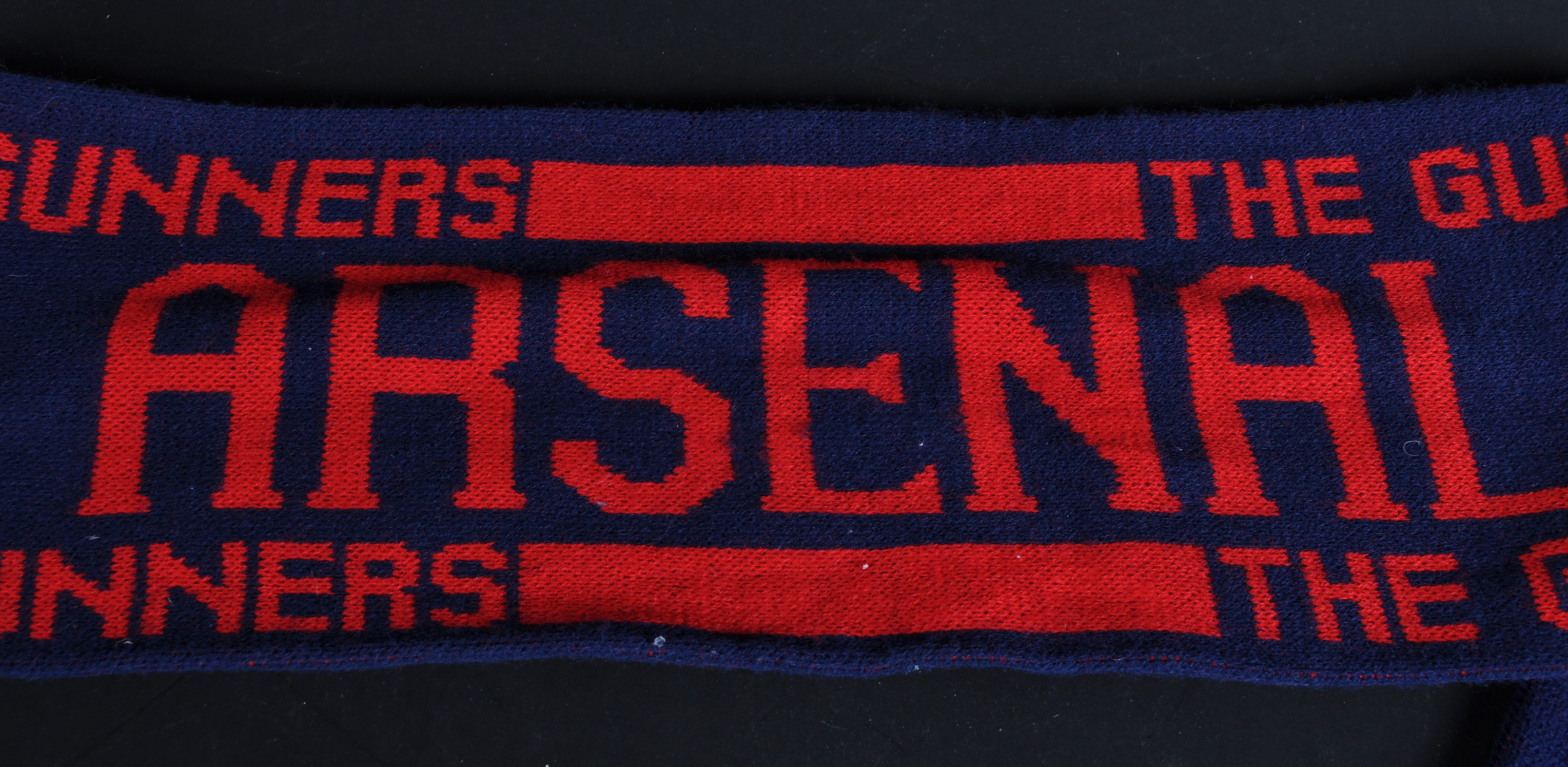 ESTATE OF JOHN CHALLIS - CHALLIS' PERSONAL ARSENAL FOOTBALL SCARF - Image 3 of 5