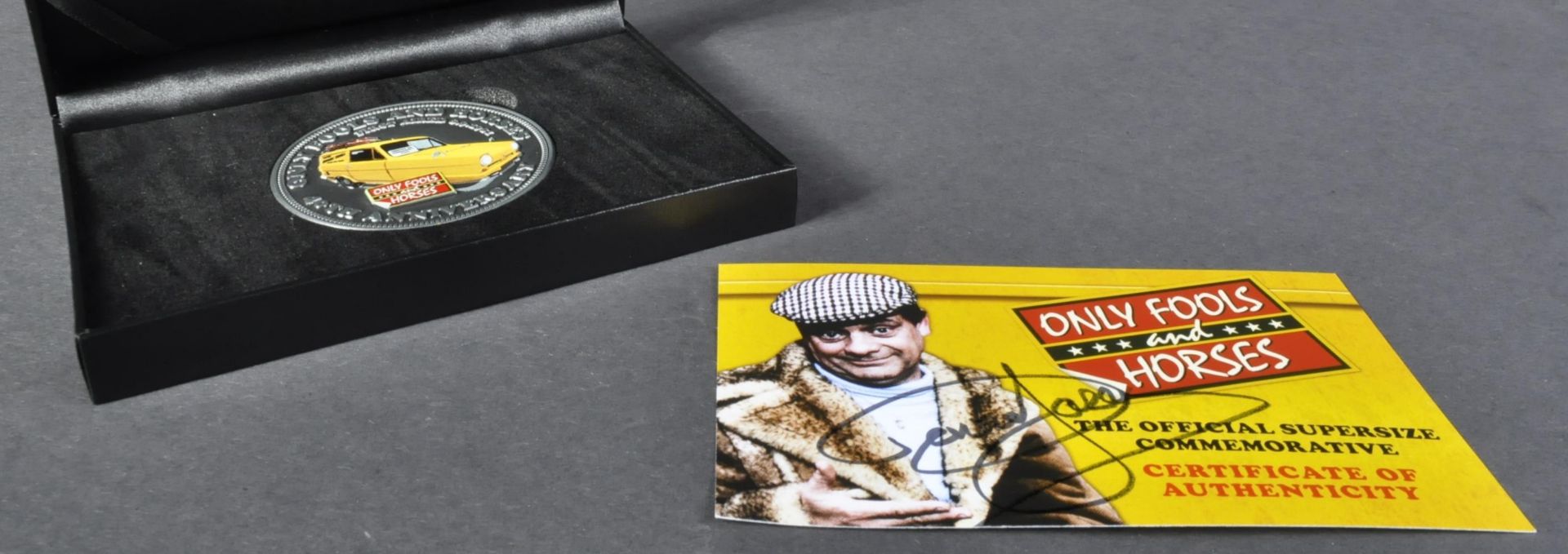 ONLY FOOLS & HORSES - WESTMINSTER - SUPERSIZE MEDAL - SIGNED - Image 5 of 5