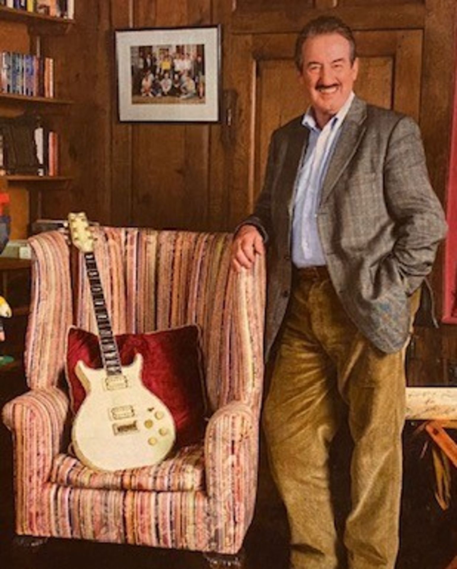 ESTATE OF JOHN CHALLIS - STATUS QUO OWNED WASHBURN EAGLE GUITAR - Image 11 of 13