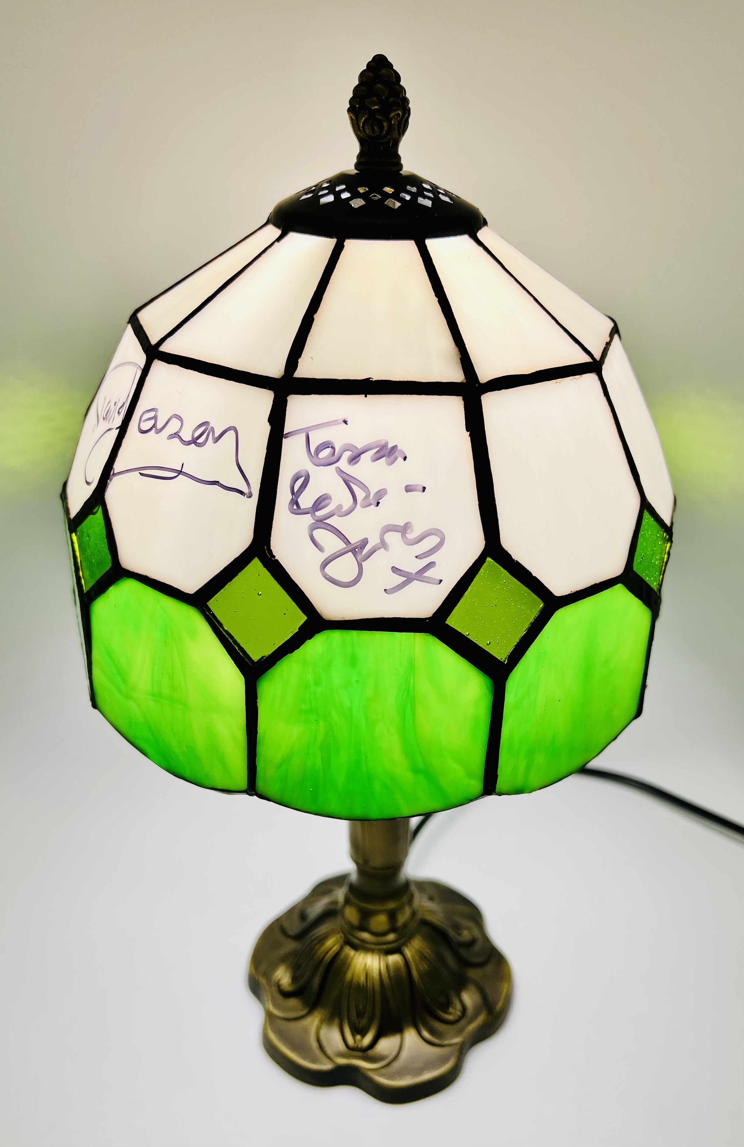 ONLY FOOLS & HORSES - TIFFANY STYLE LAMP FROM THE TROTTER FLAT - SIGNED - Image 3 of 5