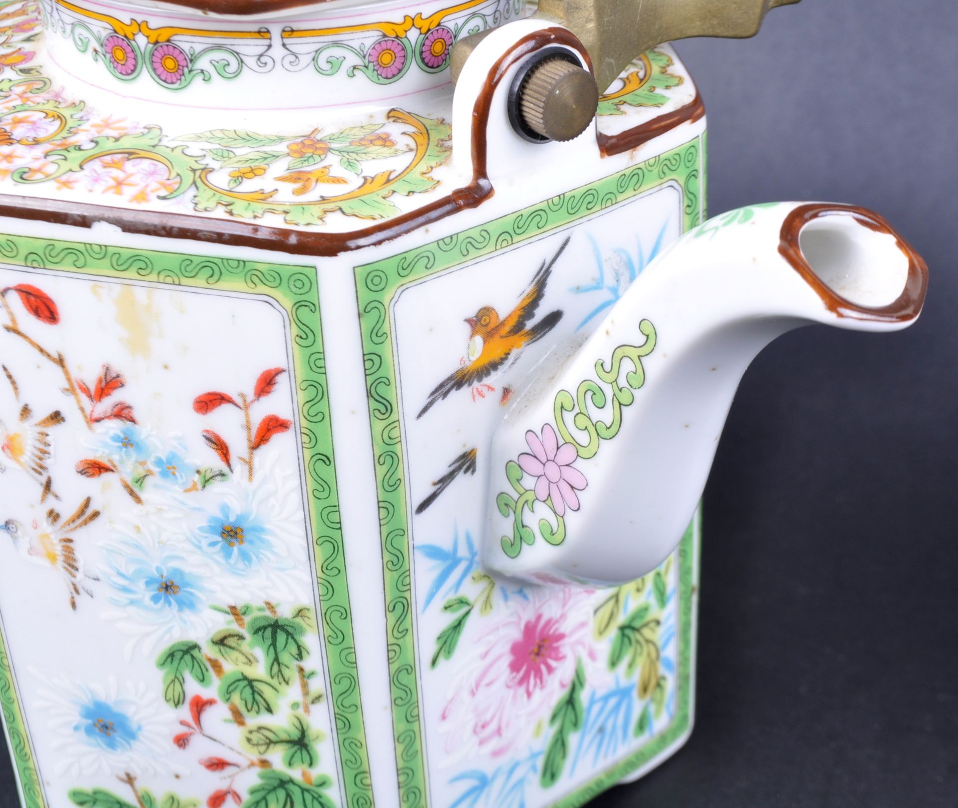 EARLY 20TH CENTURY CHINESE PORCELAIN TEA CADDY & TEAPOT - Image 7 of 10