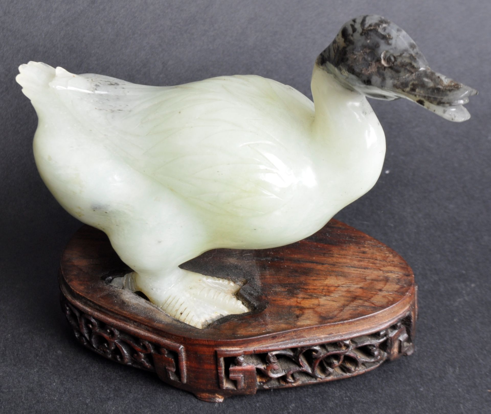 19TH CENTURY CHINESE JADE DUCK FIGURINE - Image 2 of 7