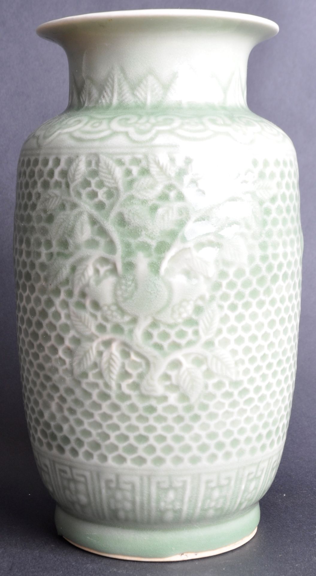 19TH CENTURY CHINESE CELADON GROUND VASE