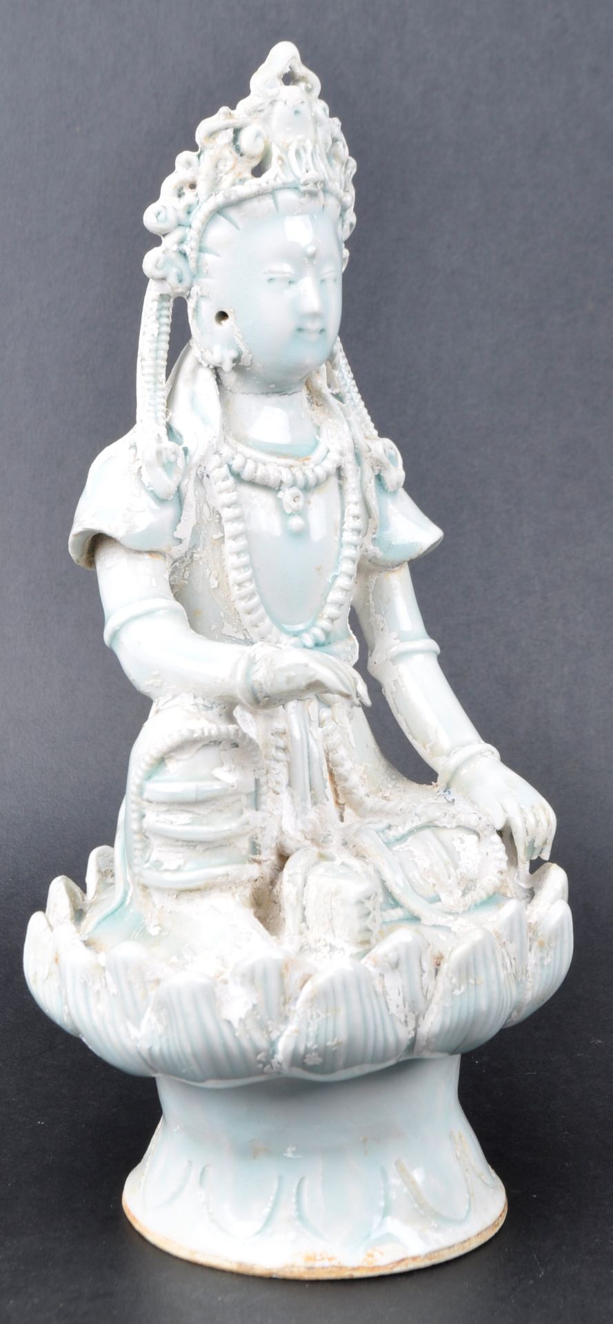 19TH CENTURY CHINESE CELADON GLAZE PORCELAIN FIGURE