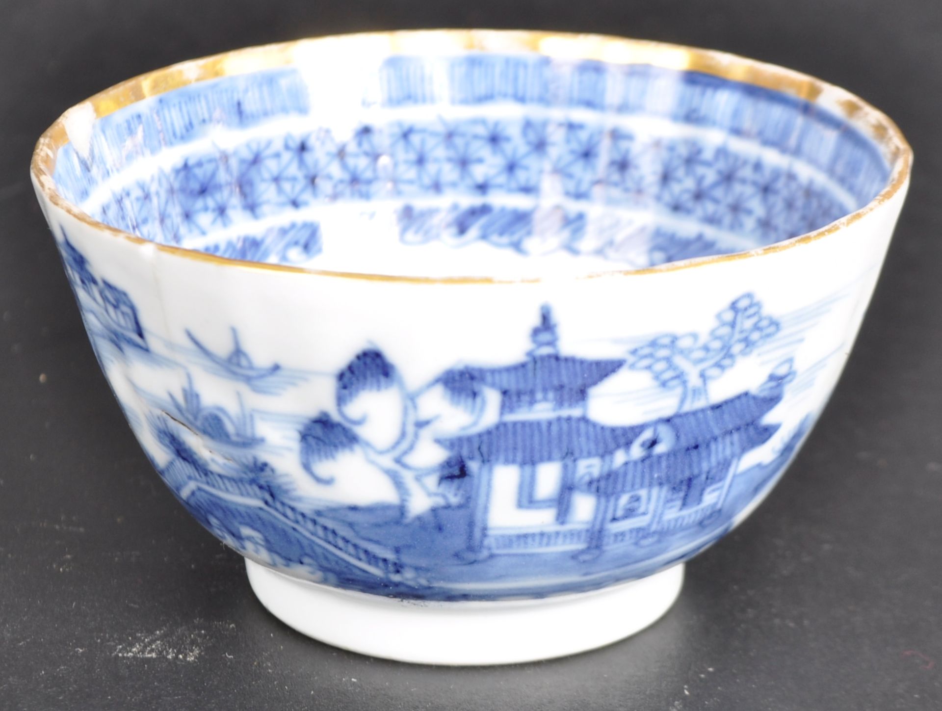 19TH CENTURY CHINESE BLUE & WHITE TEA BOWL