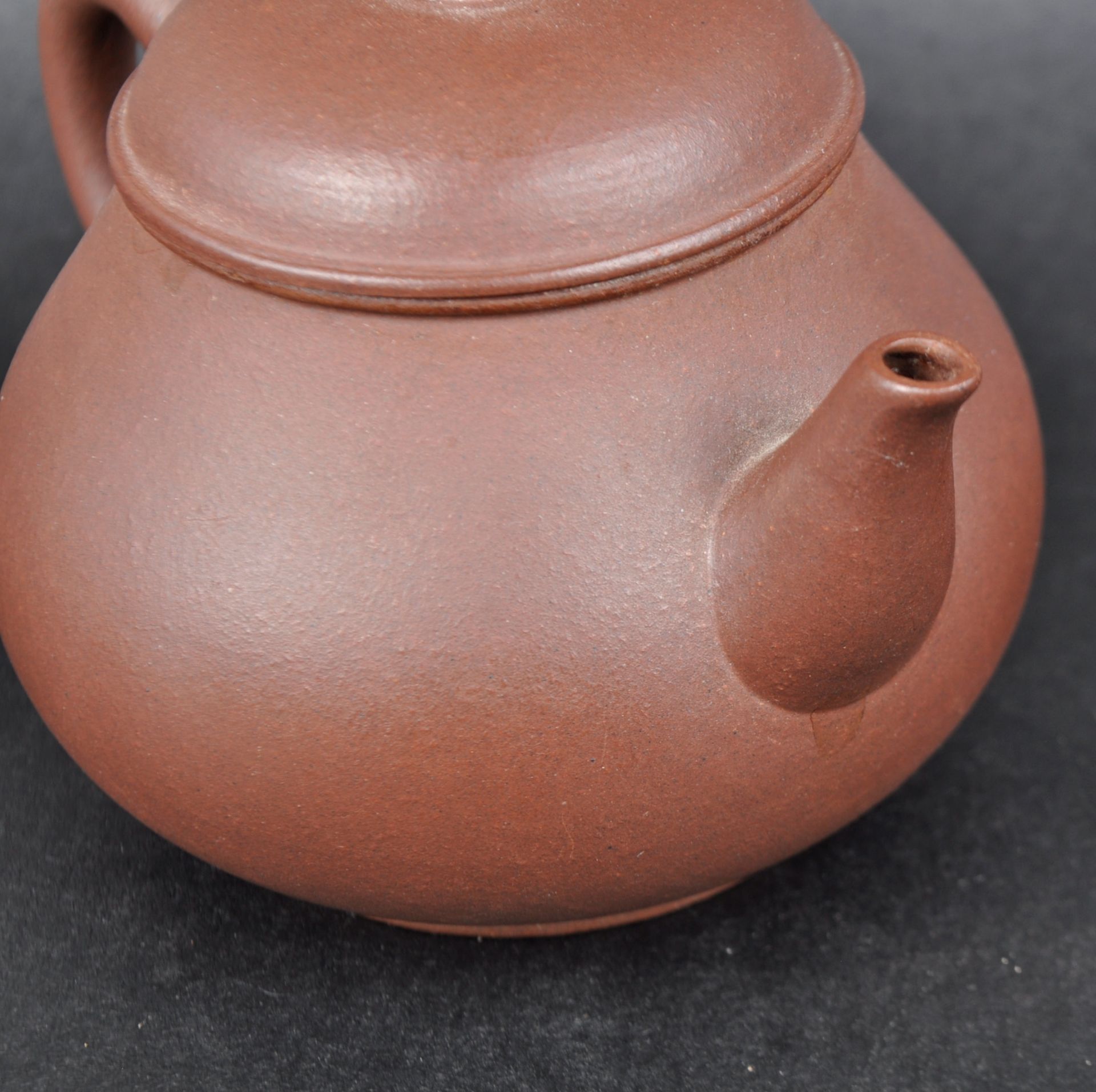19TH CENTURY CHINESE YIXING POTTERY TEAPOT - Image 3 of 5