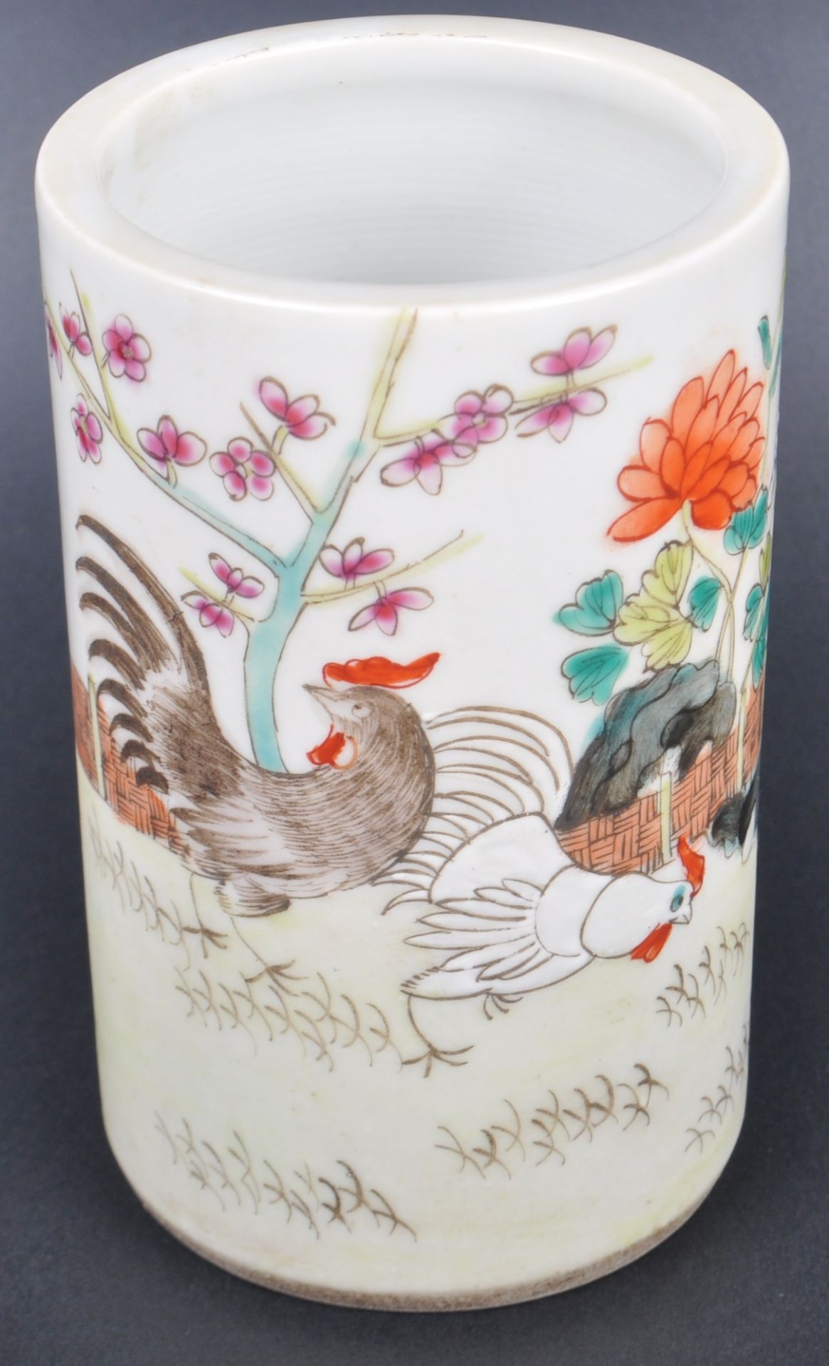 EARLY 20TH CENTURY CHINESE COCKEREL PORCELAIN BRUSH POT - Image 2 of 6