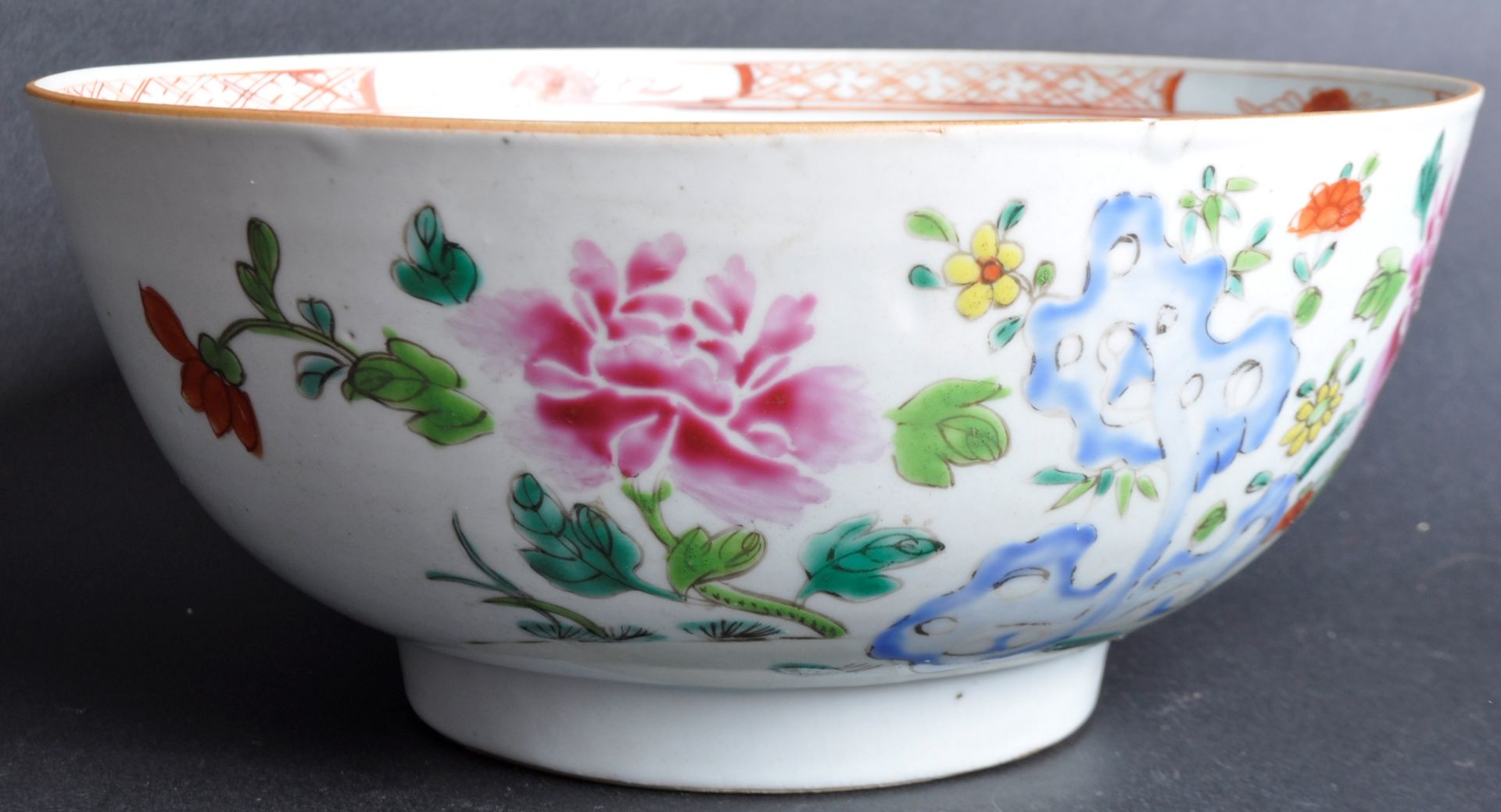 19TH CENTURY CHINESE PORCELAIN BOWL