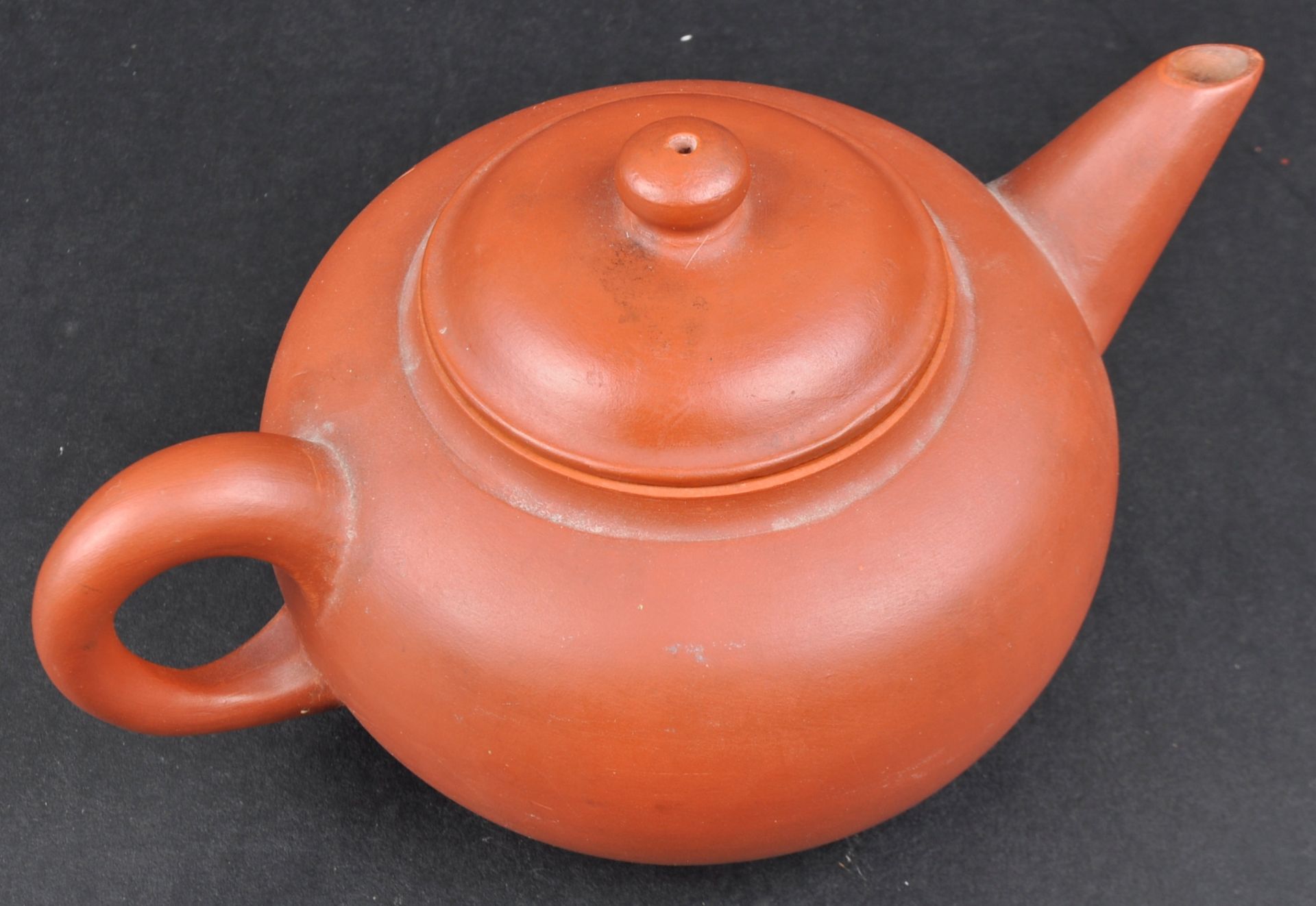 19TH CENTURY CHINESE YIXING POTTERY TEAPOT - Image 2 of 5