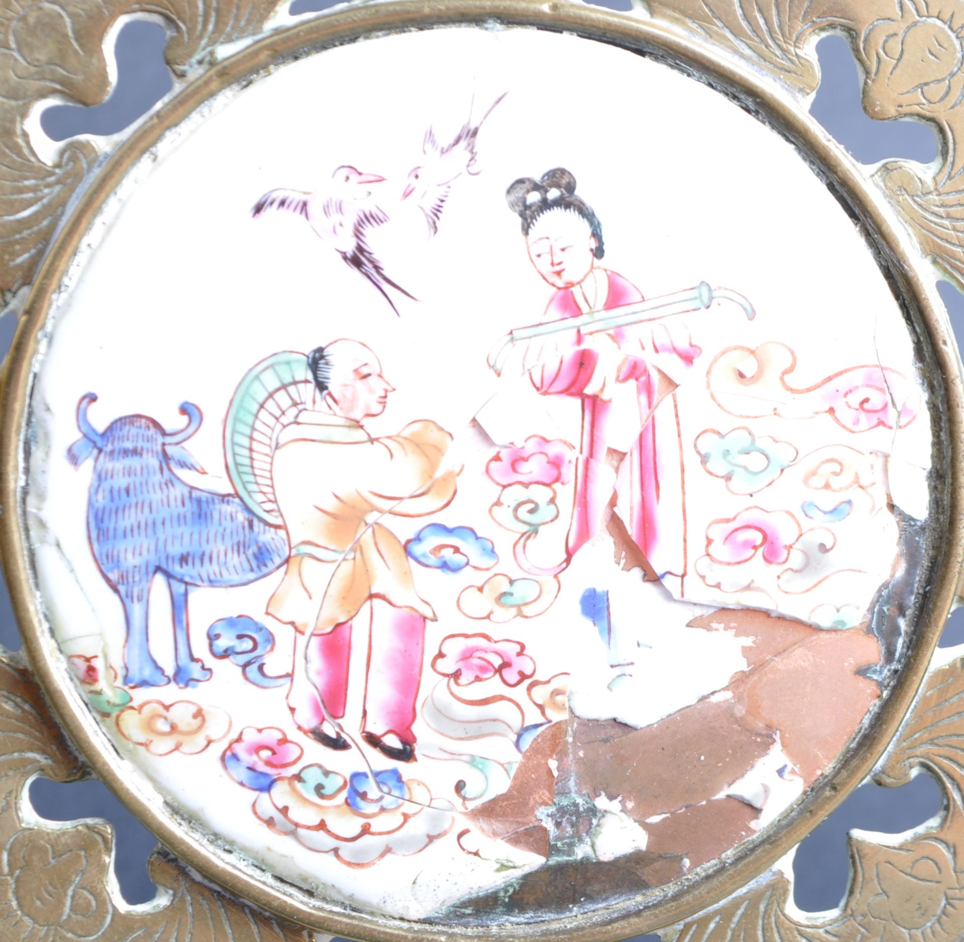 19TH CENTURY CHINESE CANTON ENAMEL DISCRETIONARY SCREEN - Image 2 of 4