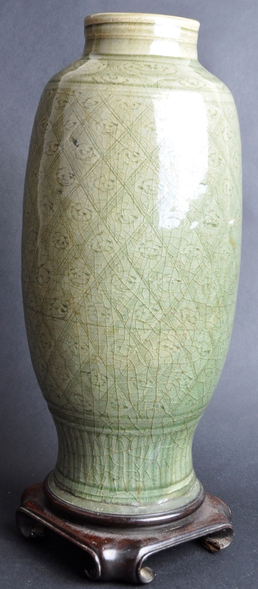 BELIEVED CHINESE MING DYNASTY 17TH CENTURY CELADON VASE - Image 5 of 5