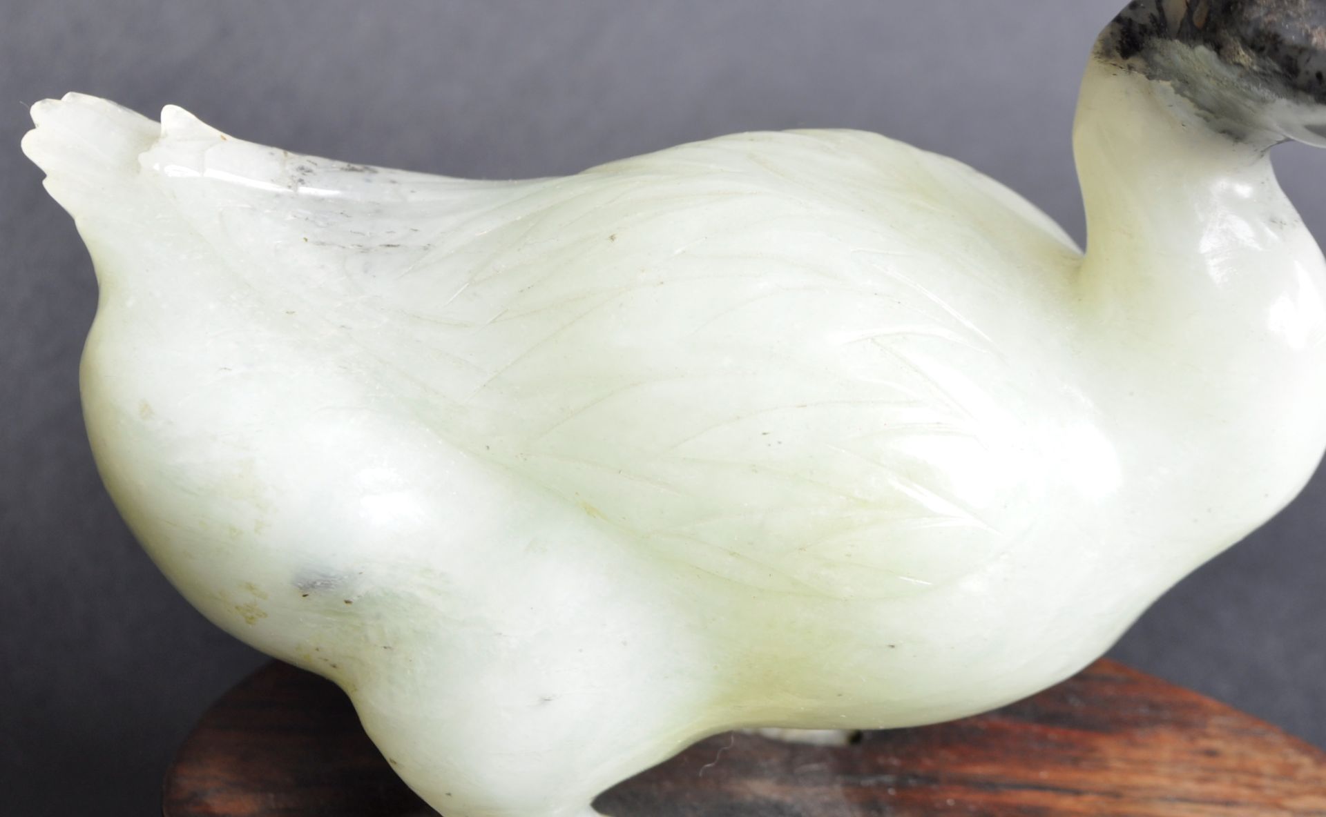 19TH CENTURY CHINESE JADE DUCK FIGURINE - Image 4 of 7