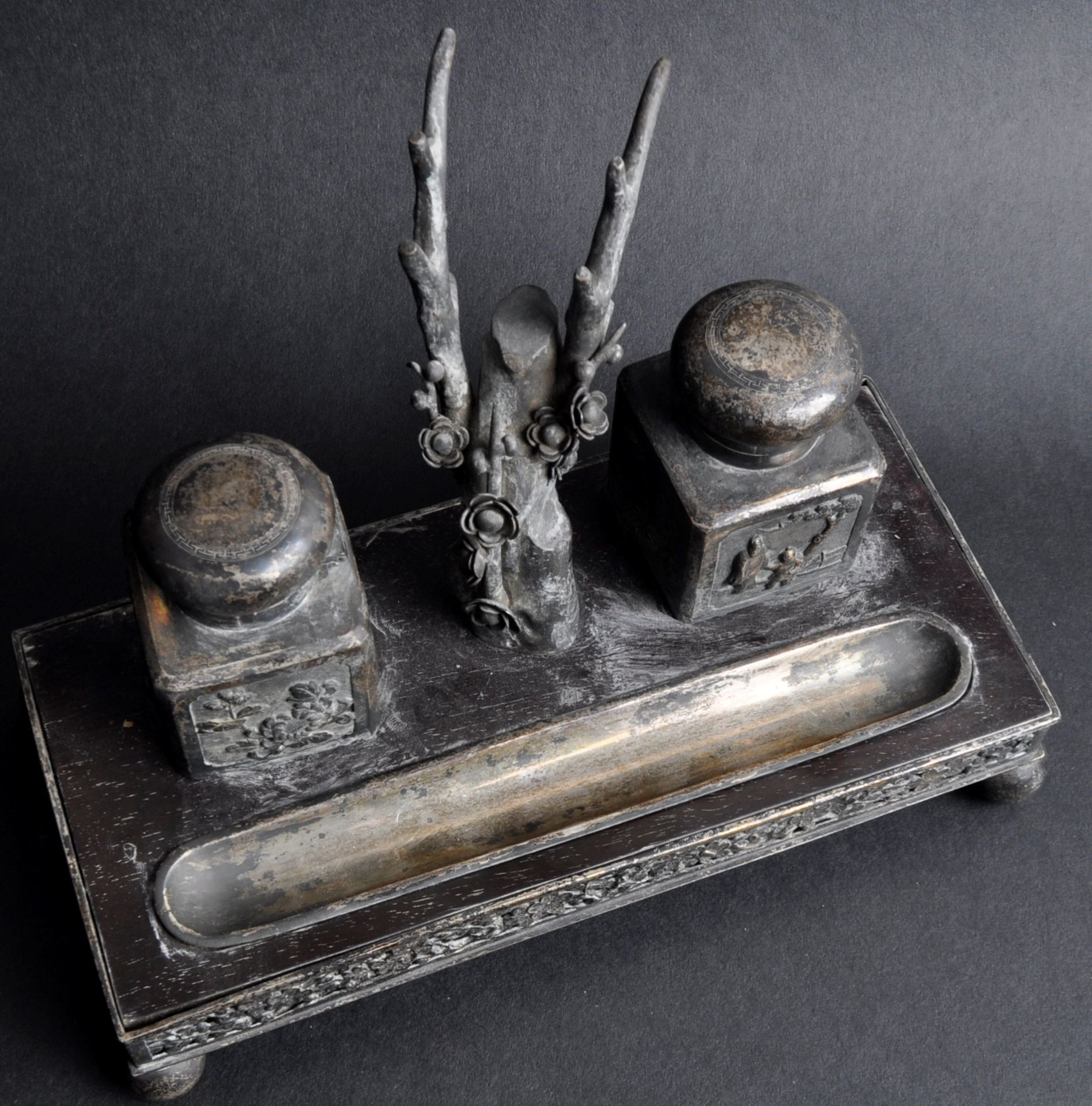 19TH CENTURY CHINESE SILVER & ZITAN WOOD DESK STAND - Image 2 of 6