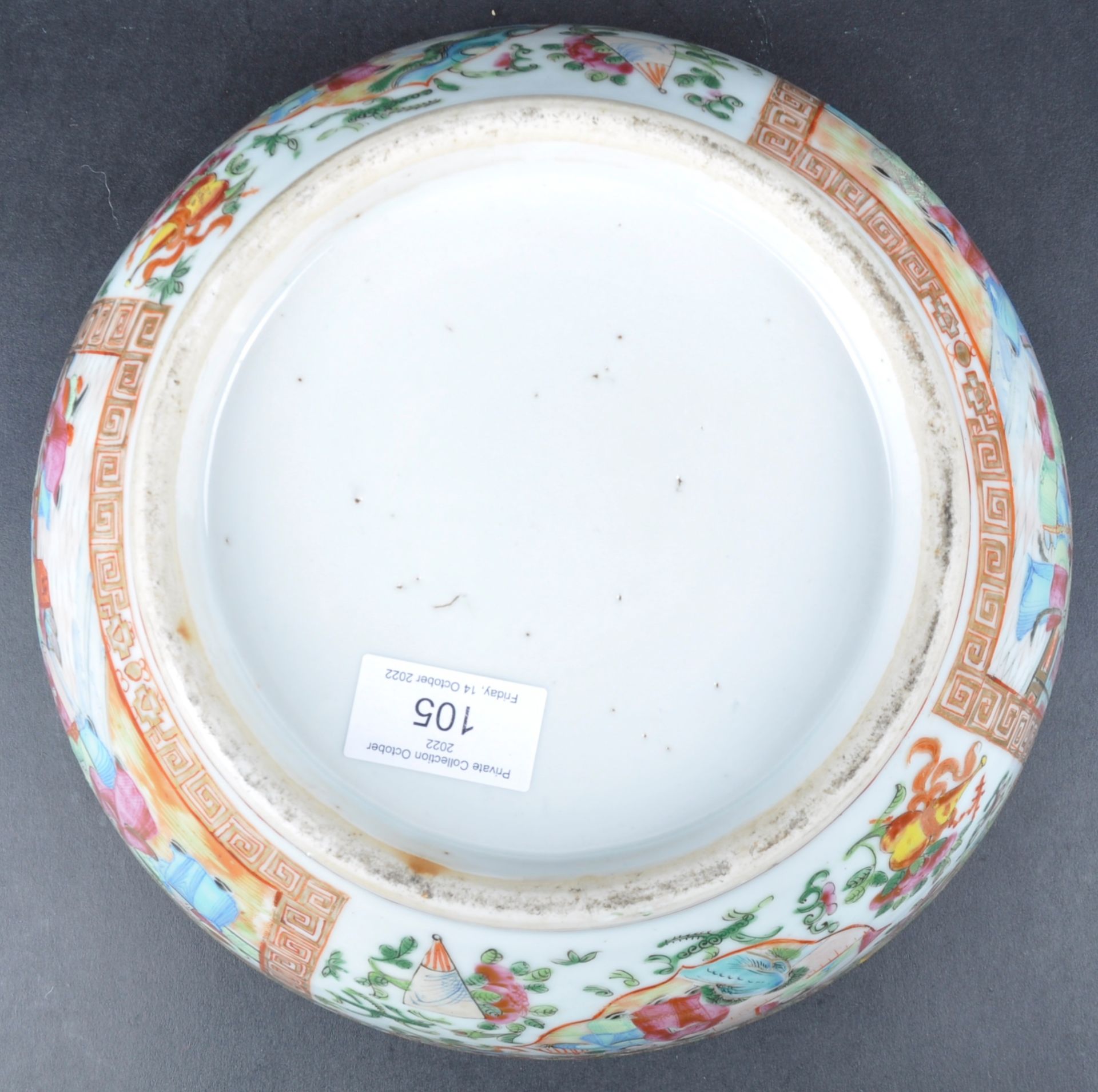 LARGE 19TH CENTURY CHINESE FAMILLE ROSE BOWL - Image 6 of 6