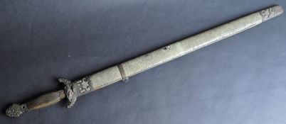 19TH CENTURY CHINESE JIAN SHORT SWORD IN SHAGREEN SCABBARD