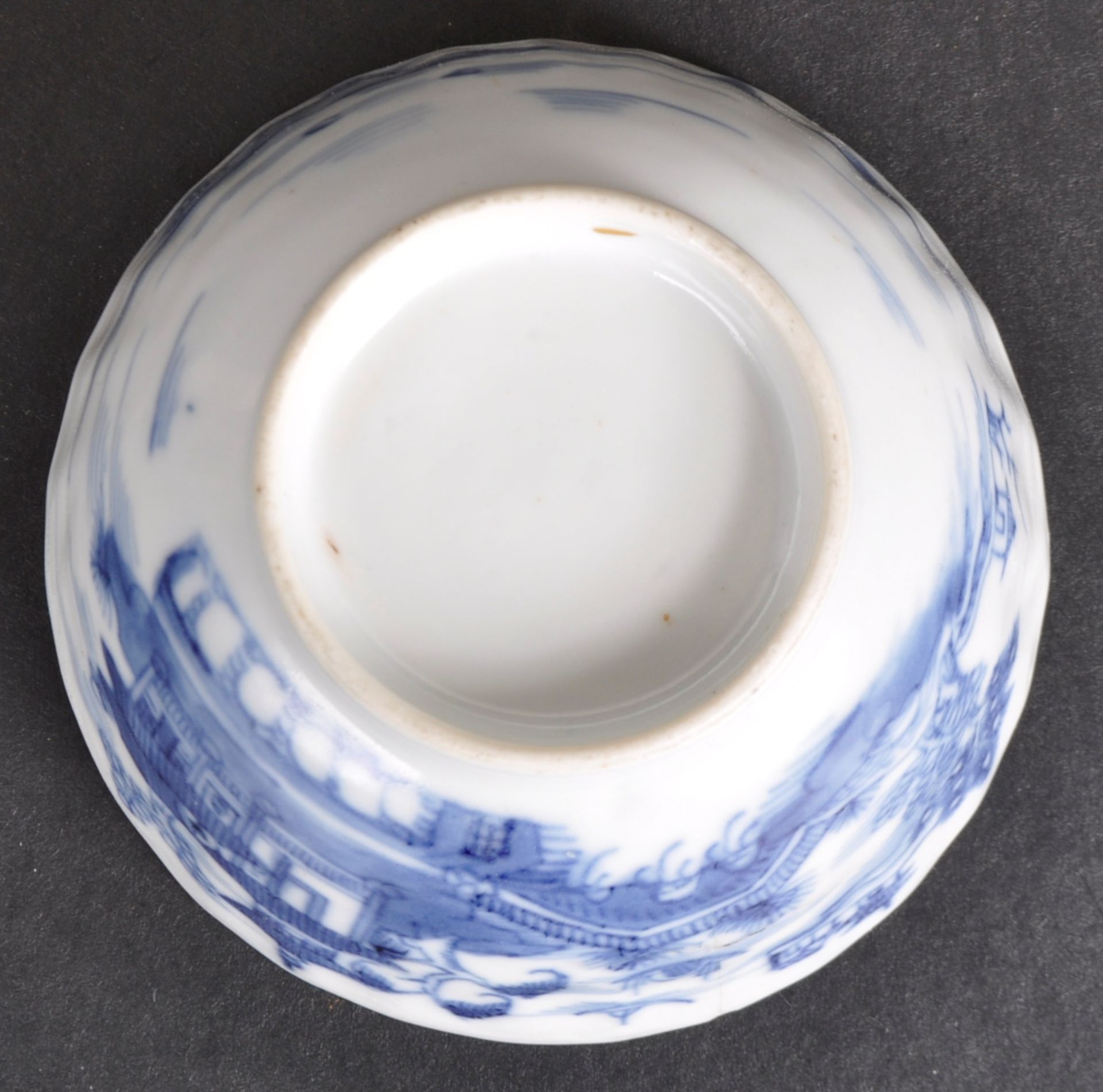 19TH CENTURY CHINESE BLUE & WHITE TEA BOWL - Image 5 of 5