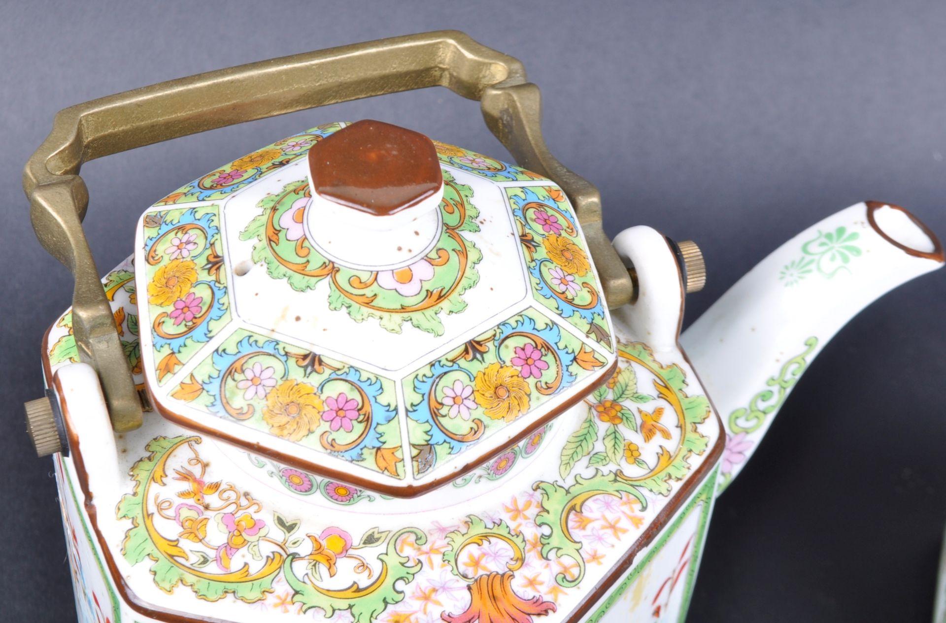 EARLY 20TH CENTURY CHINESE PORCELAIN TEA CADDY & TEAPOT - Image 3 of 10