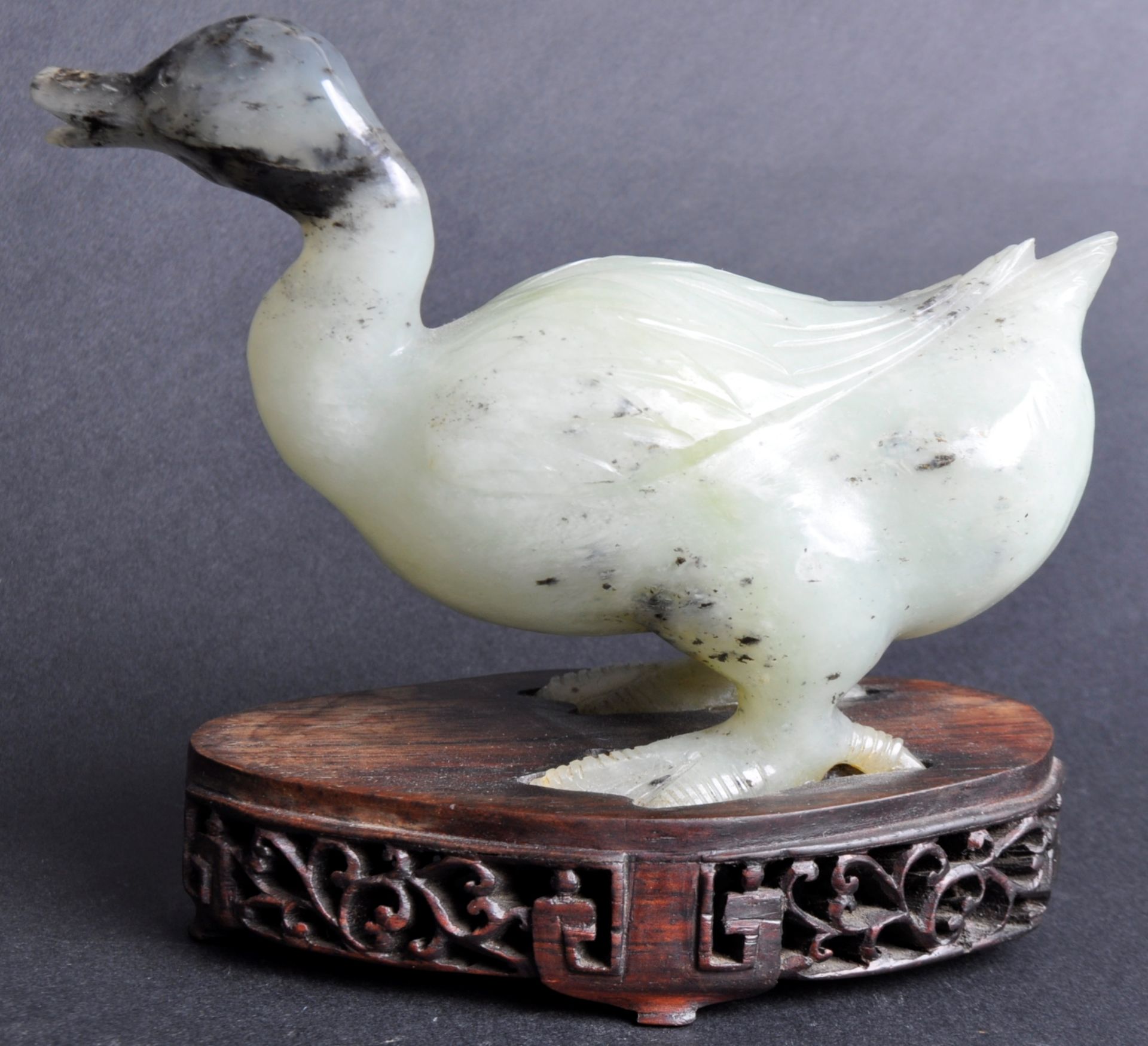 19TH CENTURY CHINESE JADE DUCK FIGURINE - Image 7 of 7