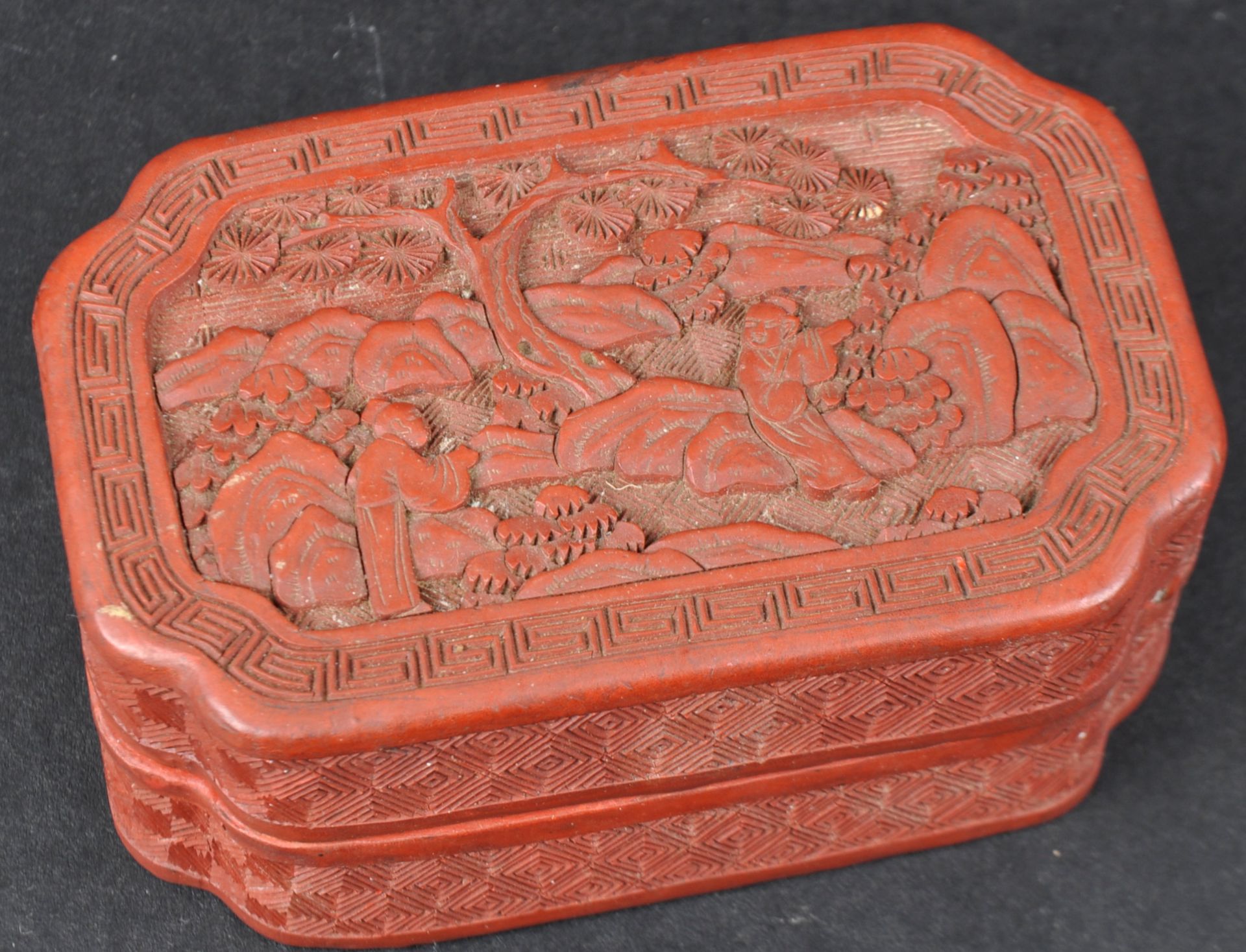 EARLY 20TH CENTURY CHINESE CINNABAR LACQUER BOX - Image 2 of 4