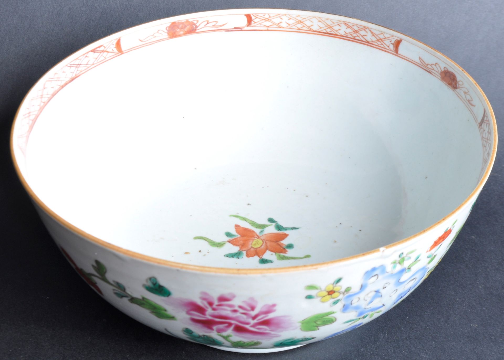 19TH CENTURY CHINESE PORCELAIN BOWL - Image 2 of 6