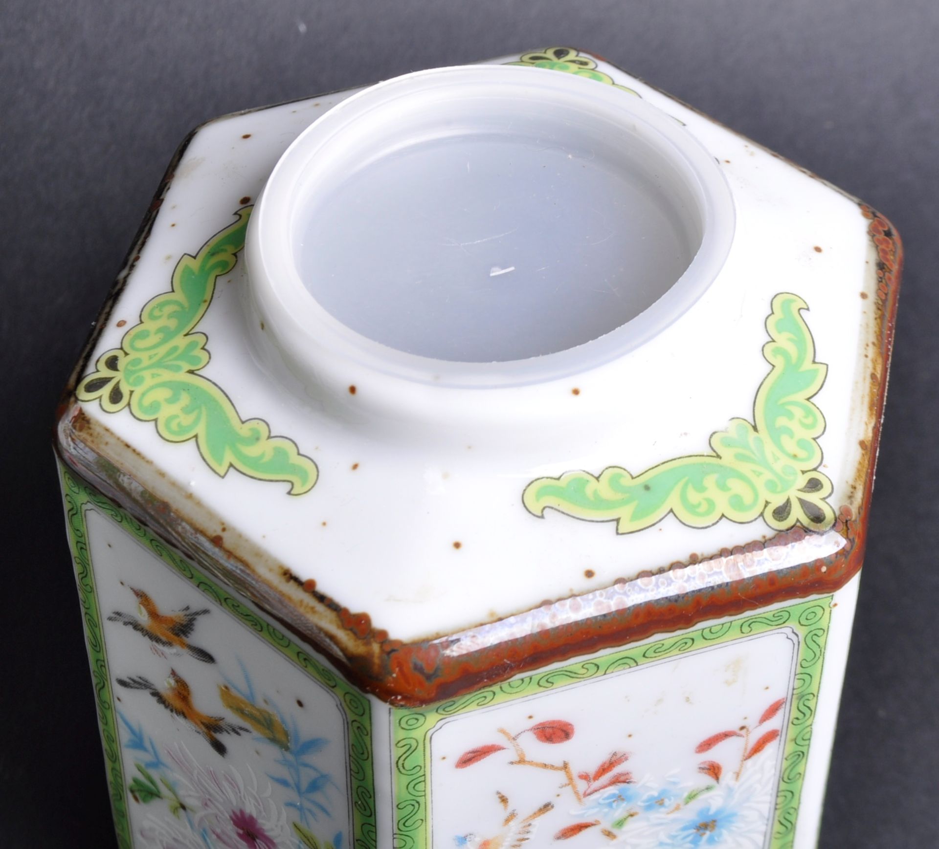 EARLY 20TH CENTURY CHINESE PORCELAIN TEA CADDY & TEAPOT - Image 6 of 10