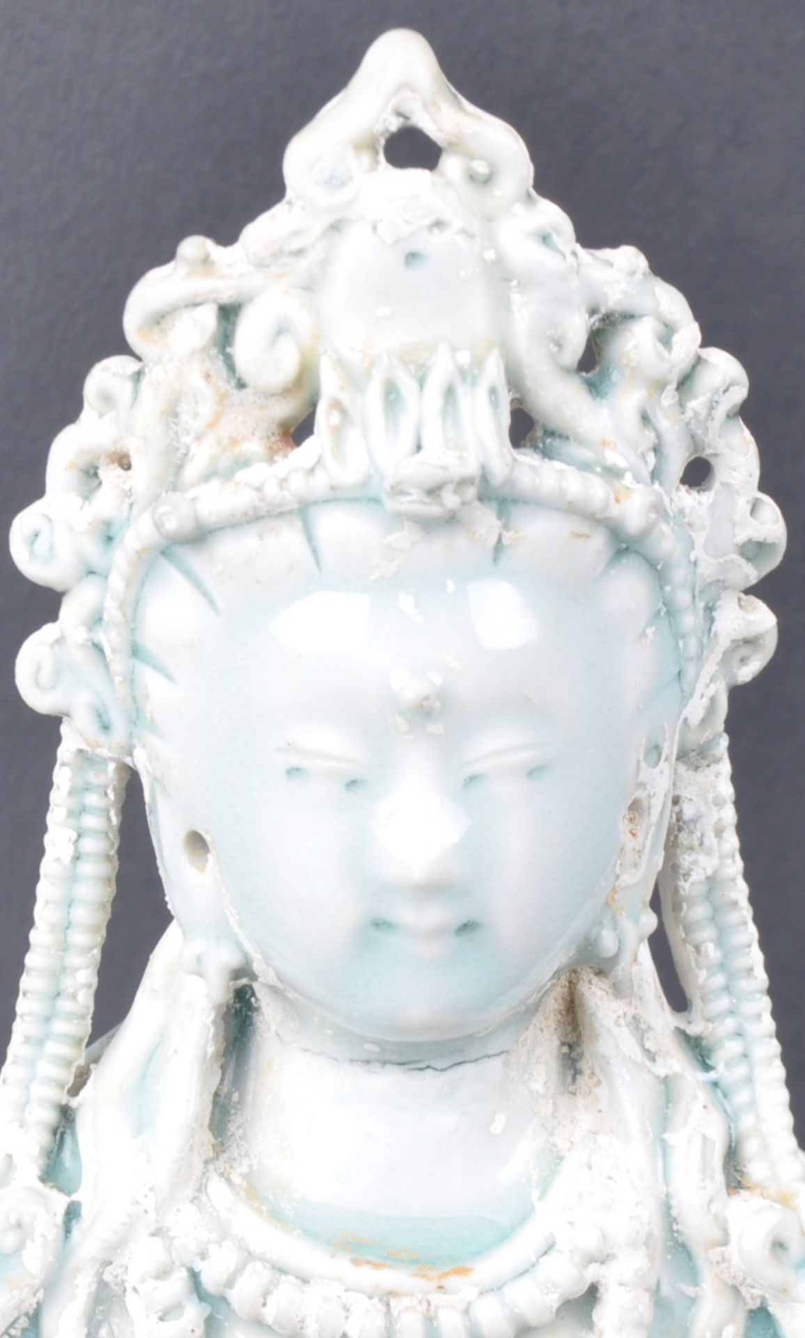 19TH CENTURY CHINESE CELADON GLAZE PORCELAIN FIGURE - Image 3 of 5