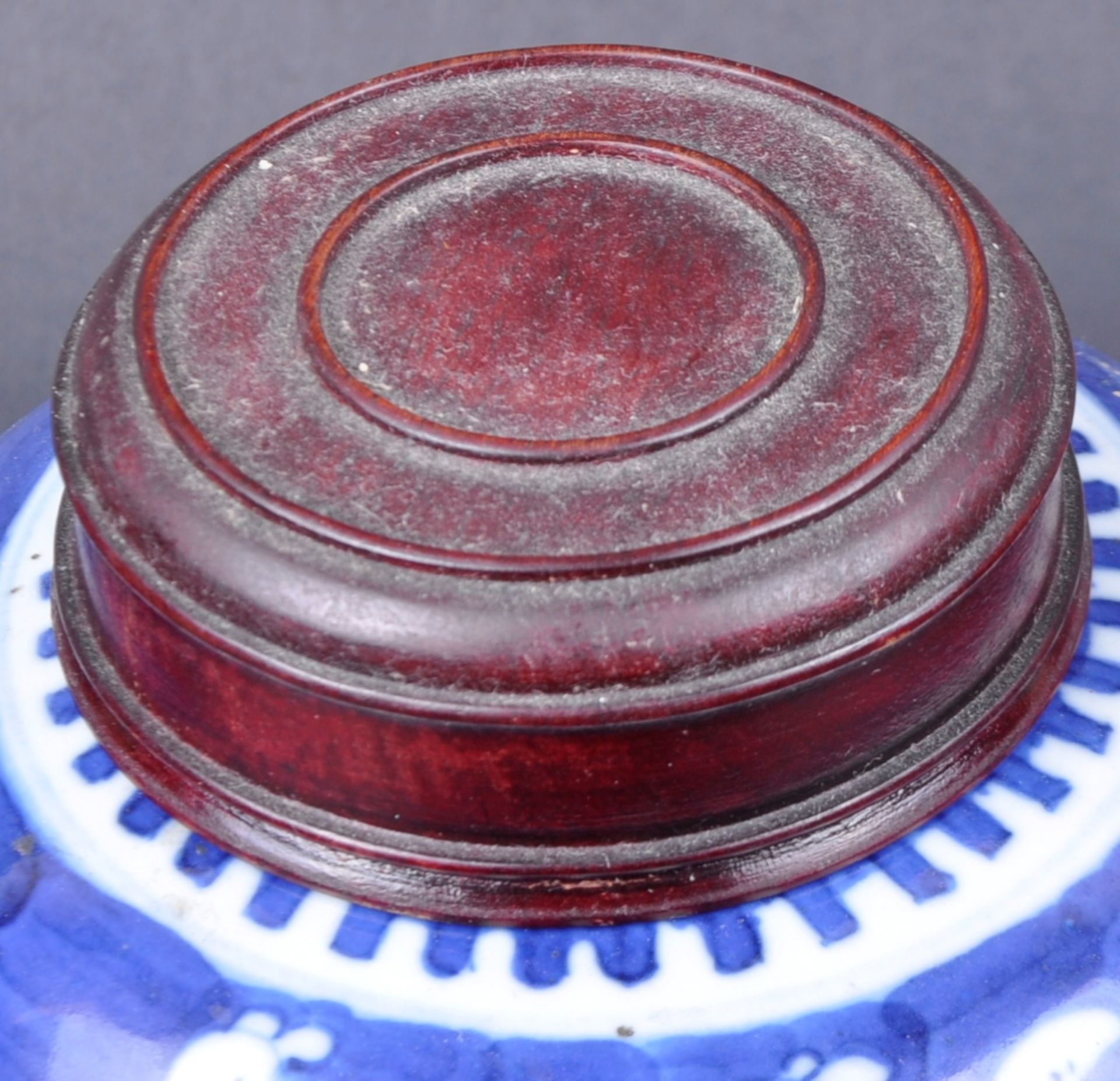 19TH CENTURY CHINESE KANGXI MARK PRUNUS JAR - Image 3 of 5