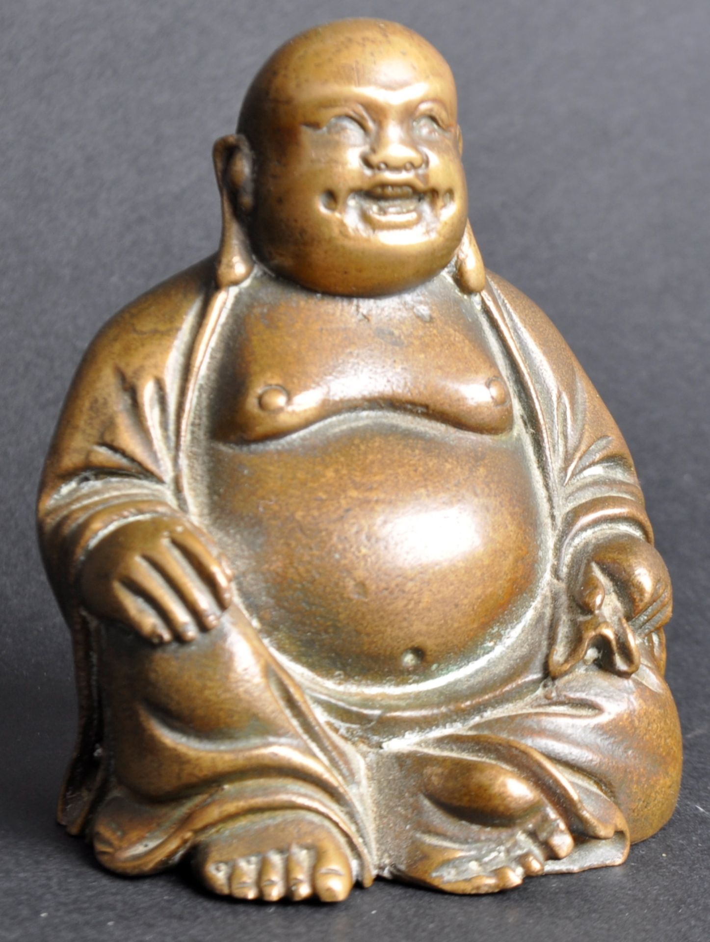 19TH CENTURY CHINESE BRONZE FIGURINE OF BUDDHA