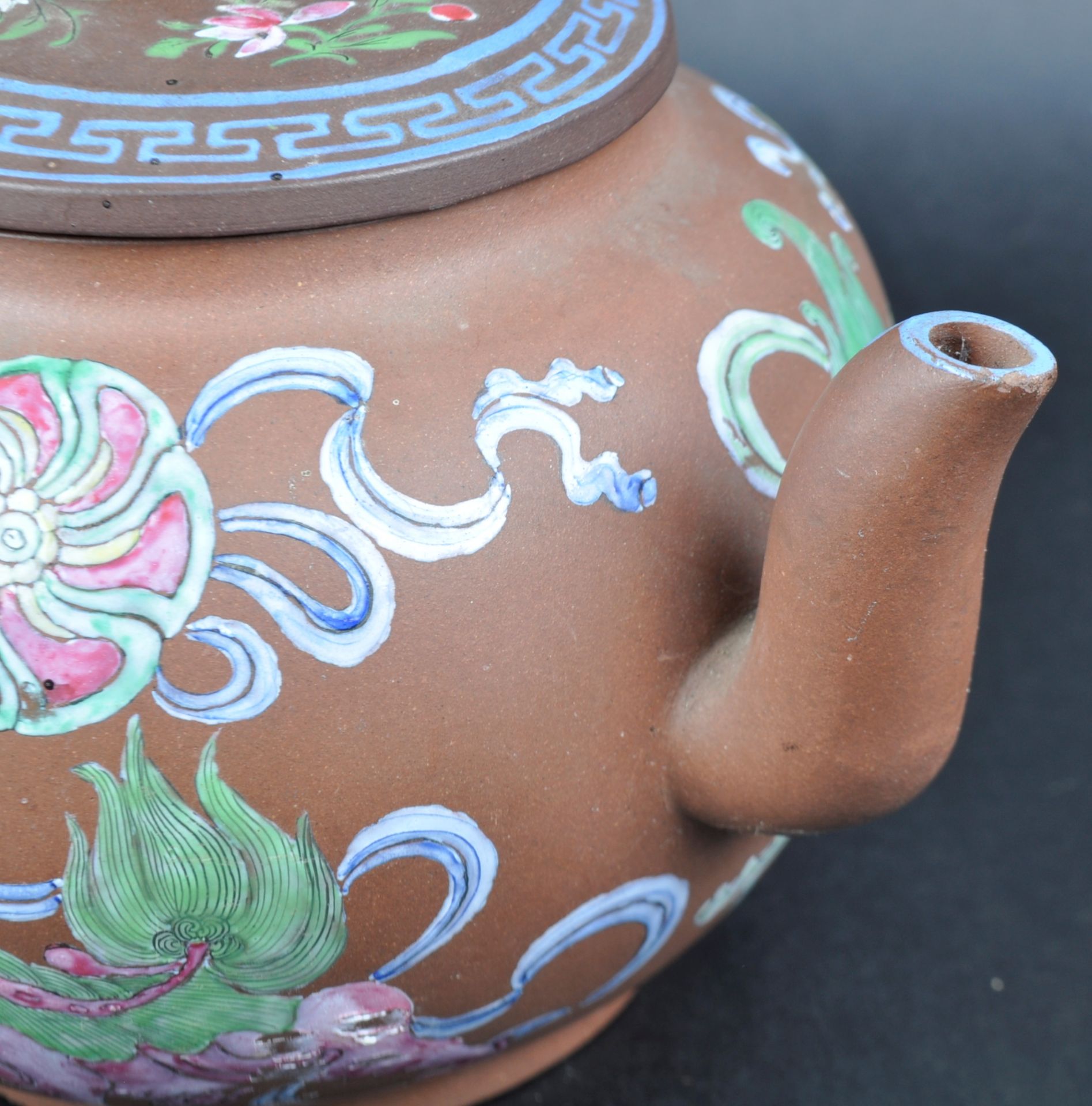 19TH CENTURY CHINESE YIXING POTTERY TEAPOT - Image 6 of 7