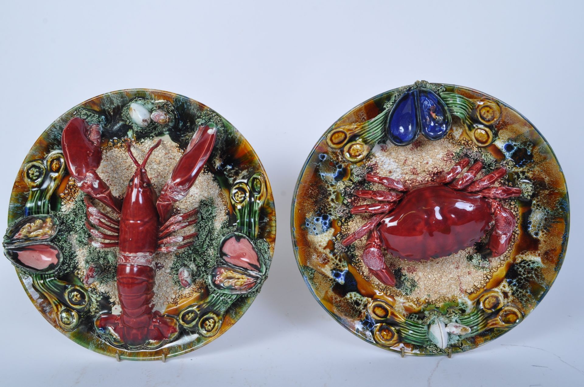 TWO VINTAGE PORTUGUESE PALISSY STYLE PLATES - LOBSTER & CRAB