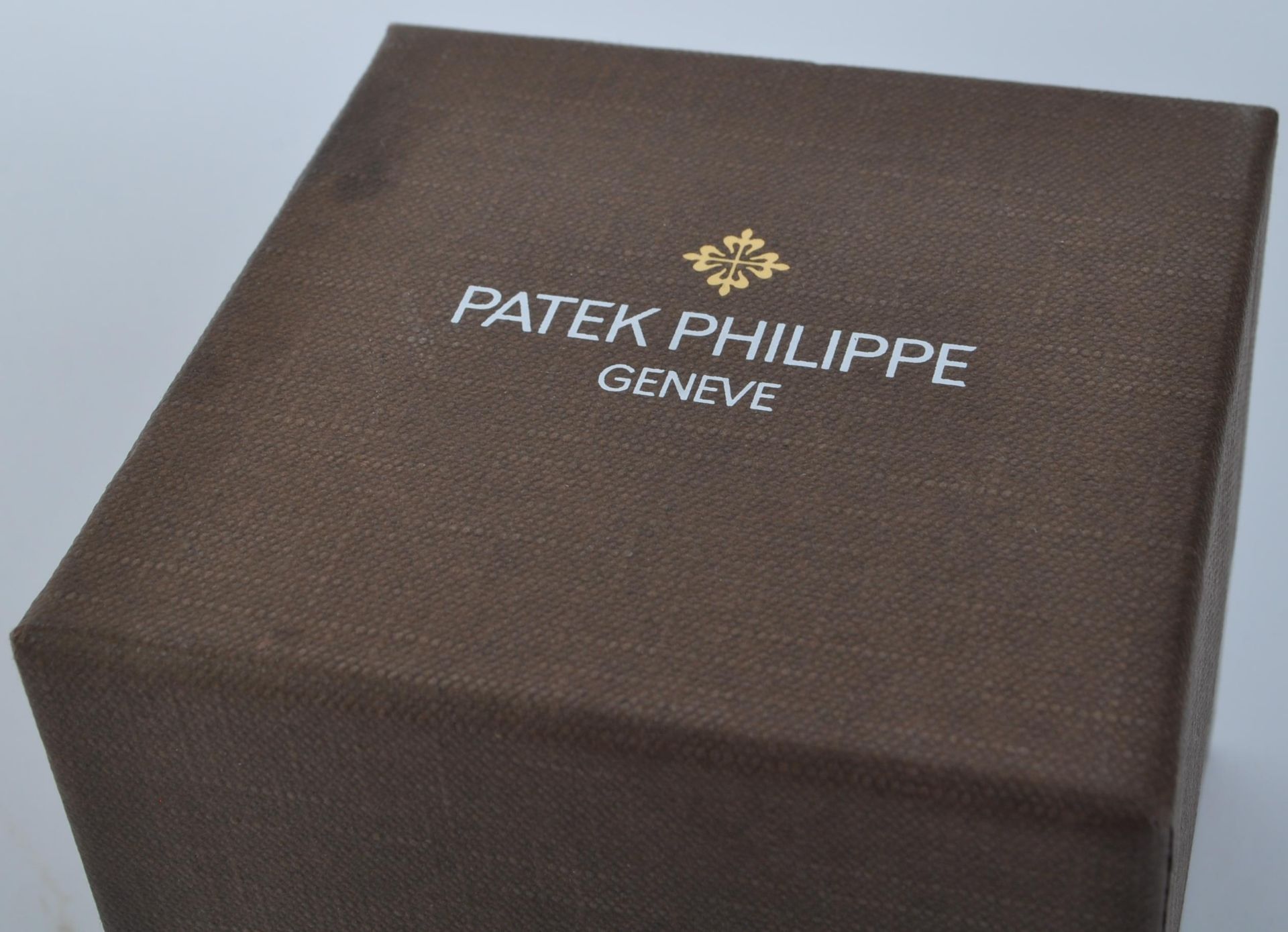PHILLIPE PATEK GENEVE 2018 BURGUNDY TIE IN BOX - Image 3 of 4