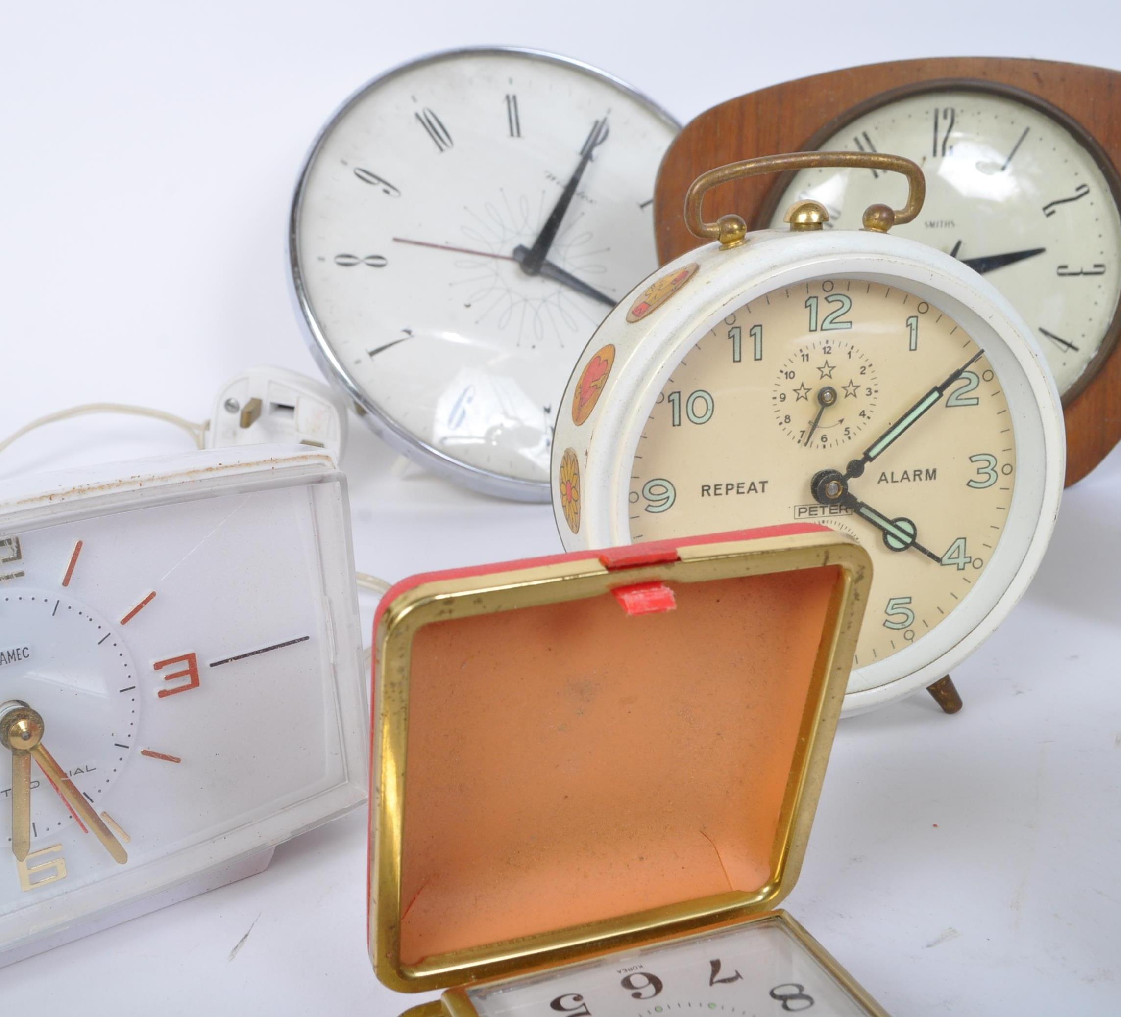 COLLECTION OF VINTAGE CLOCK & TRAVEL ALARM CLOCKS - Image 5 of 5
