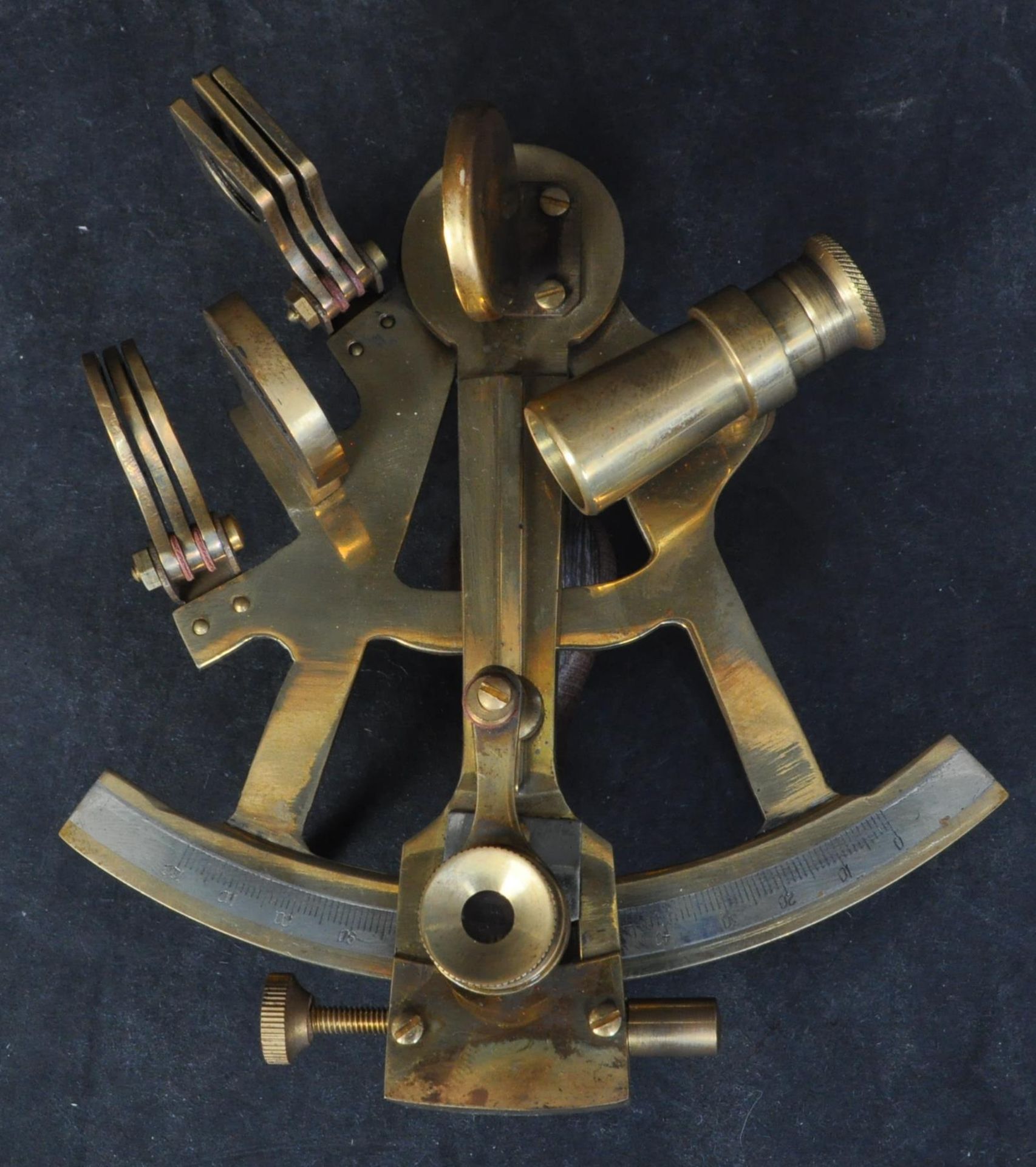 20TH CENTURY MAHOGANY AND BRASS CASED SEXTANT INSTRUMENT - Image 2 of 6