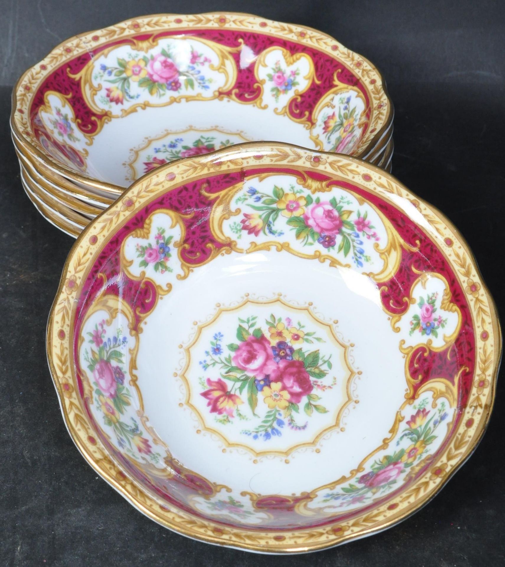 ROYAL ALBERT LADY HAMILTON VINTAGE PLATES & SERVING BOWL - Image 5 of 6